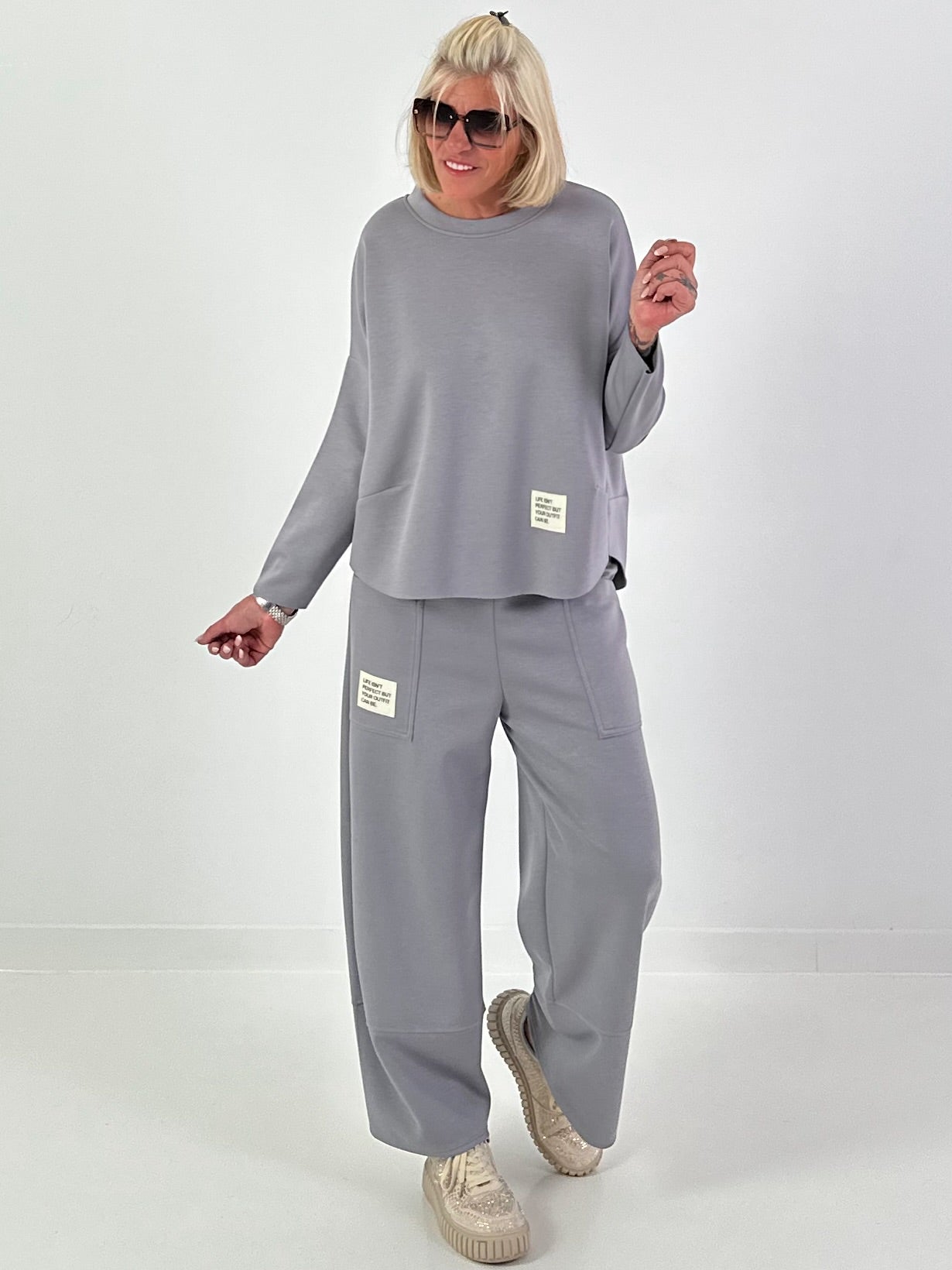 Zweiteiler mit Statement Patch - grau