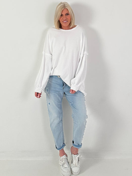 Oversized sweater with trendy left seams - white