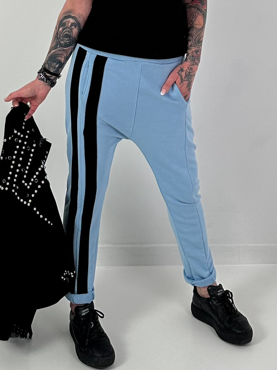 Hose mit seitlich verlaufenden Streifendetails - hellblau
