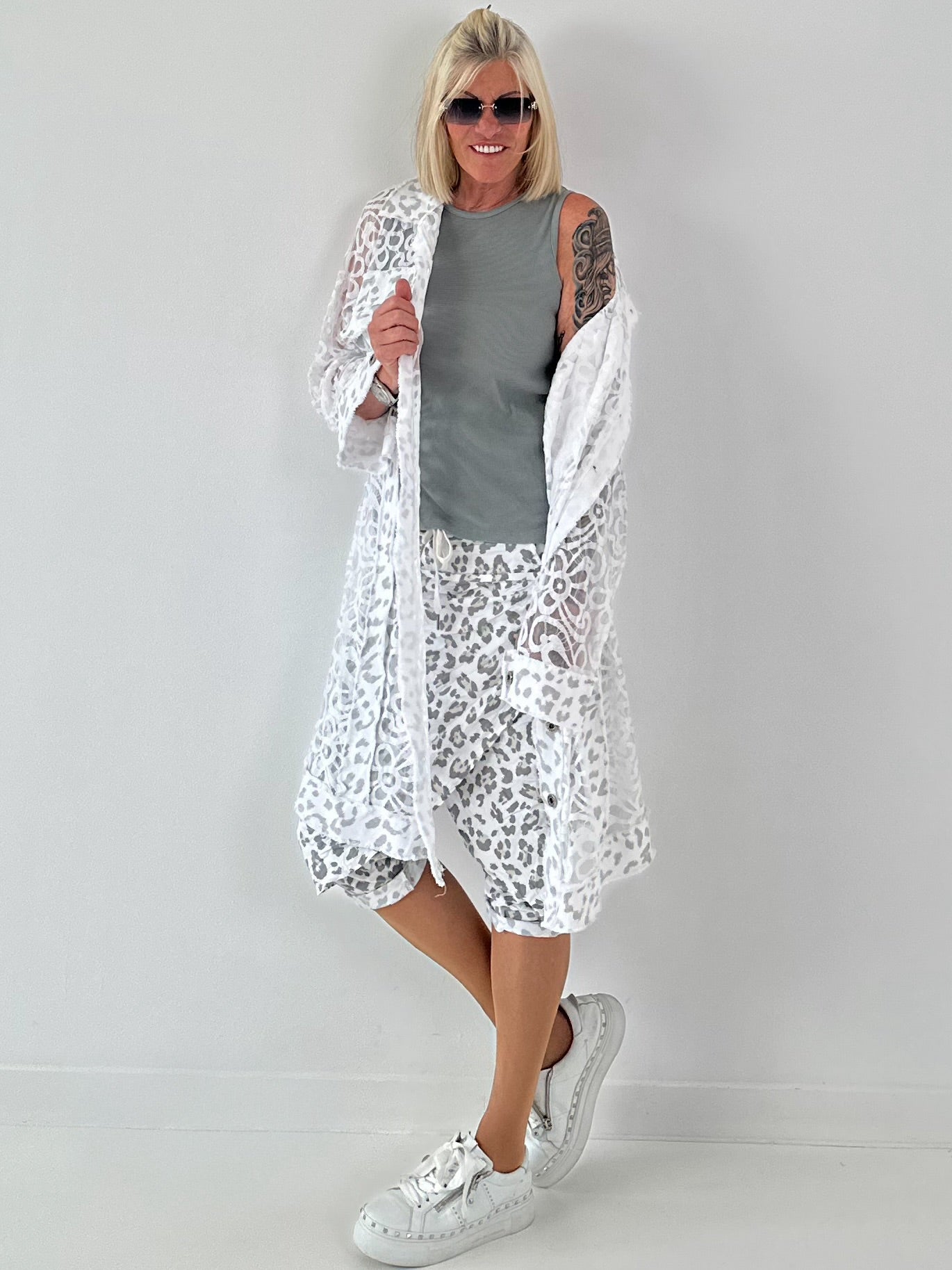 Stylische Hose mit Überwurf im Knit-Look - weiss