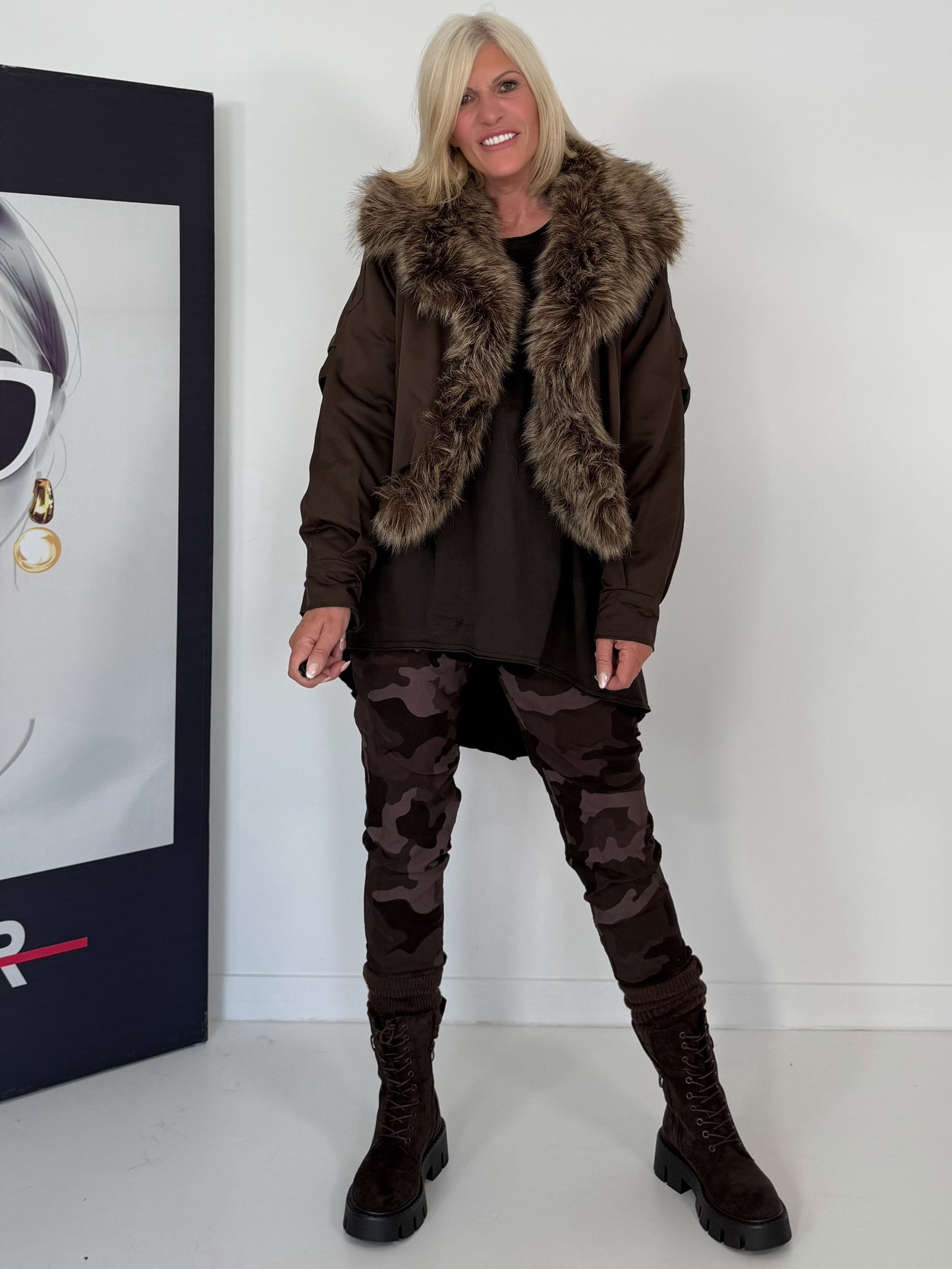 Jacke mit kuscheligem Fellkragen - mokka