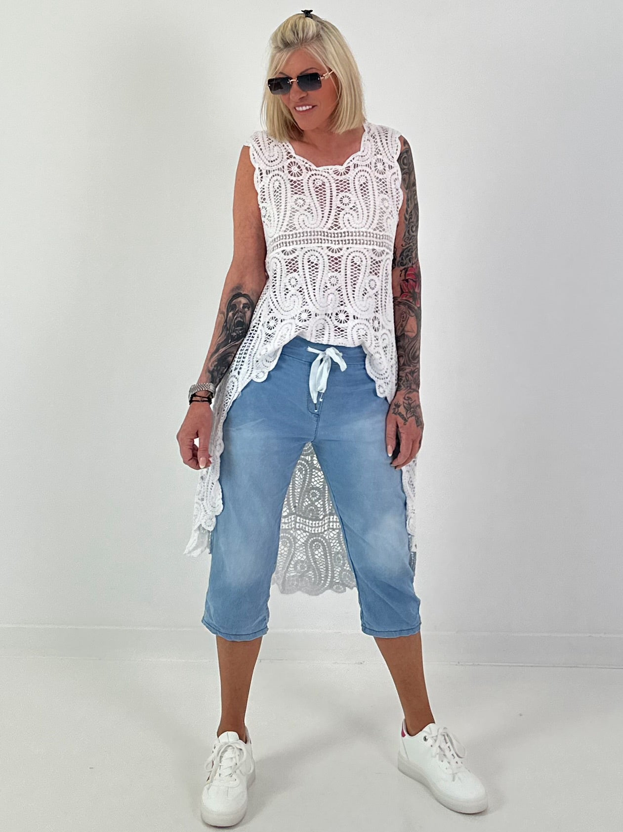 Short jeans with statement waistband - light blue