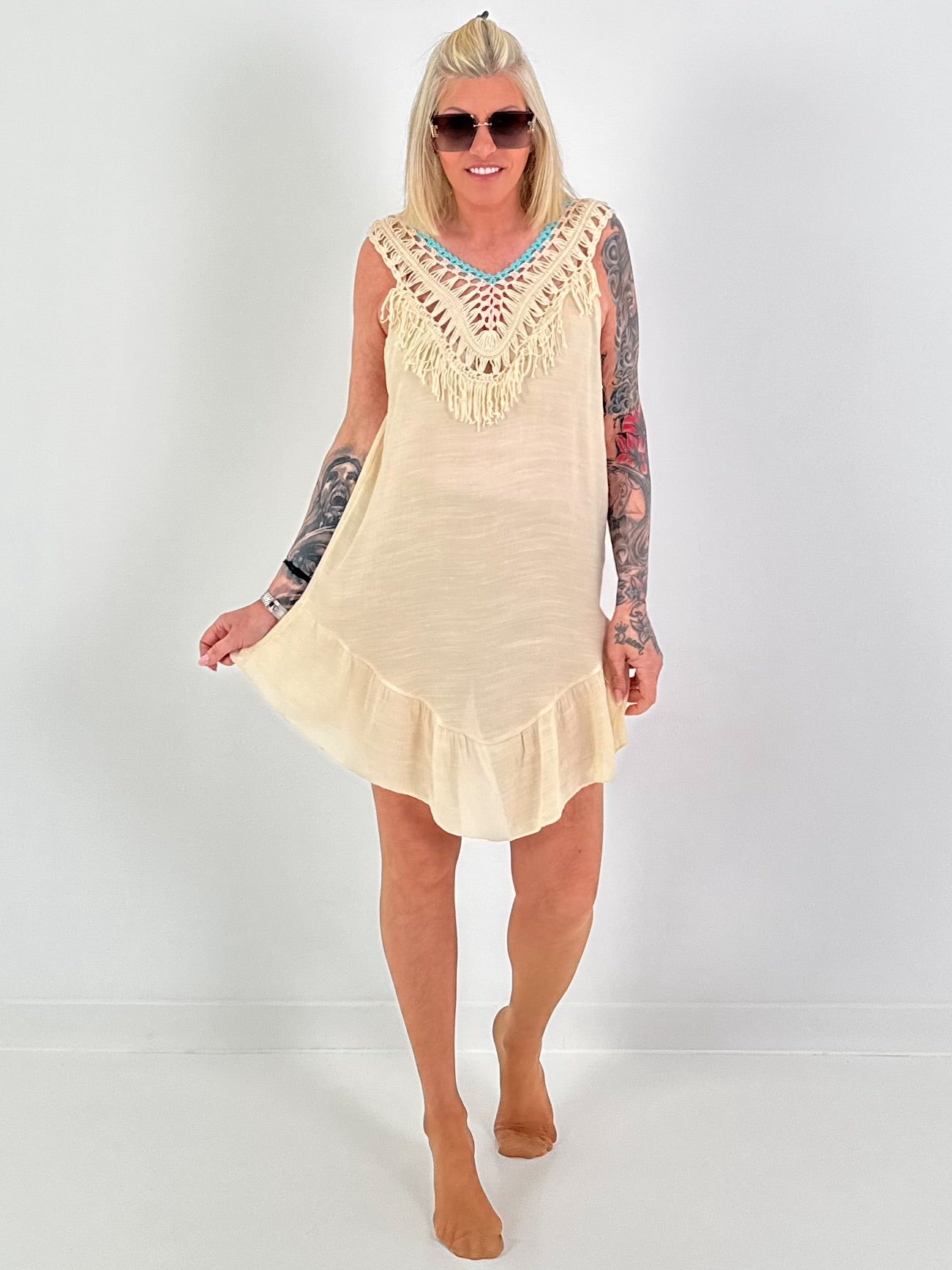 Ärmellose Ibiza Kleid/Tunika mit Häkeleinsätzen - beige