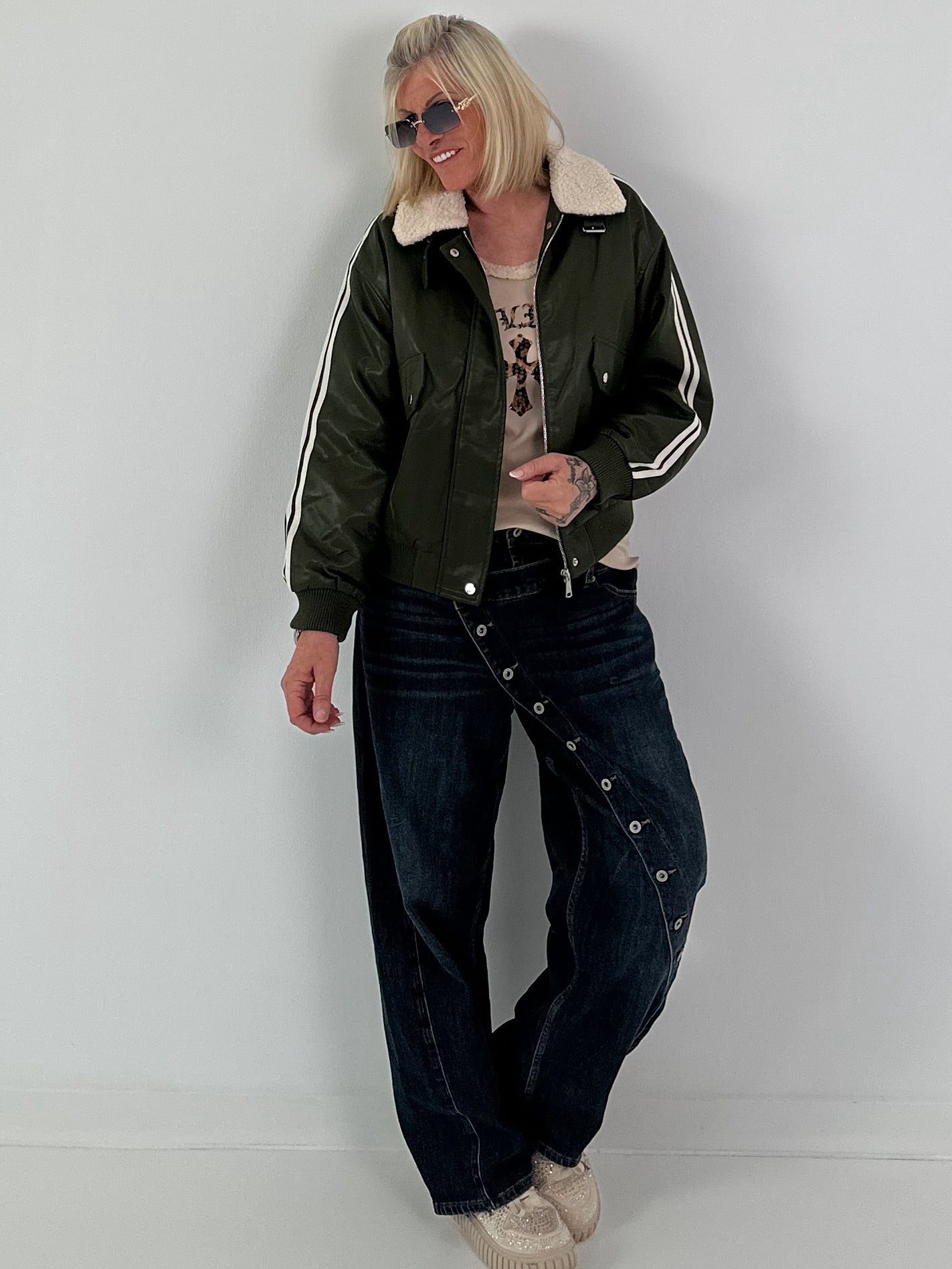 Stylish pilot jacket in leather look - olive