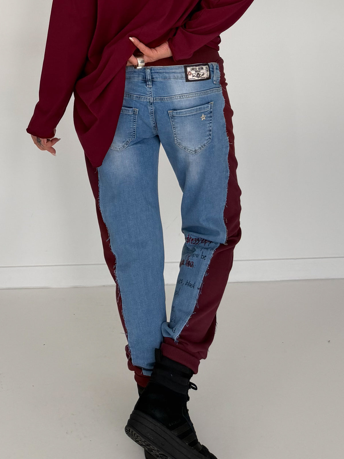 Jogg-Jeans im Used Look Love & Rock - denim-burgundi