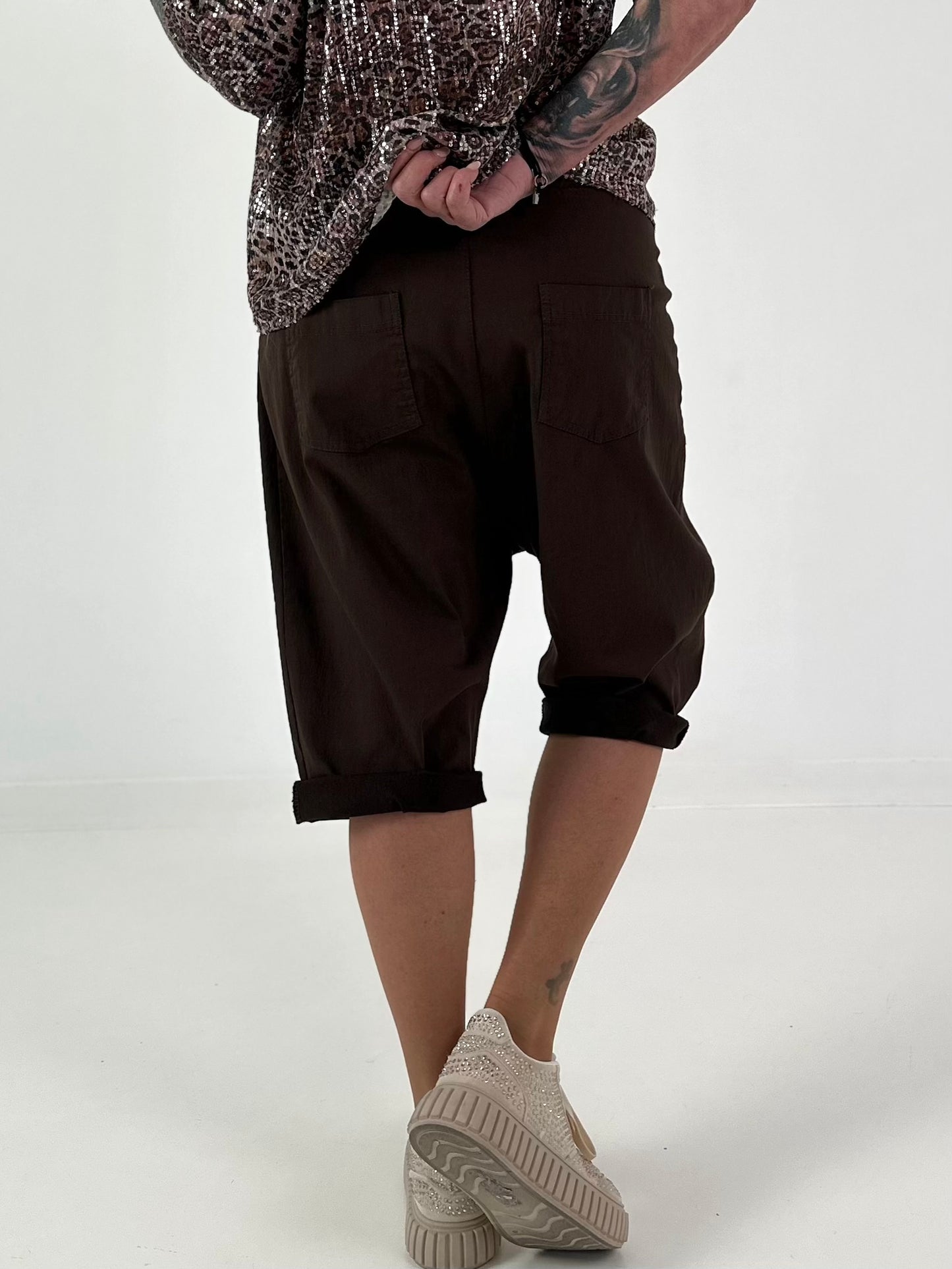 Baggy Short mit Überwurf und Tasche mit Details - schoko