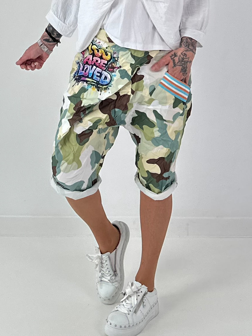 Short baggy shorts with overlap - beige