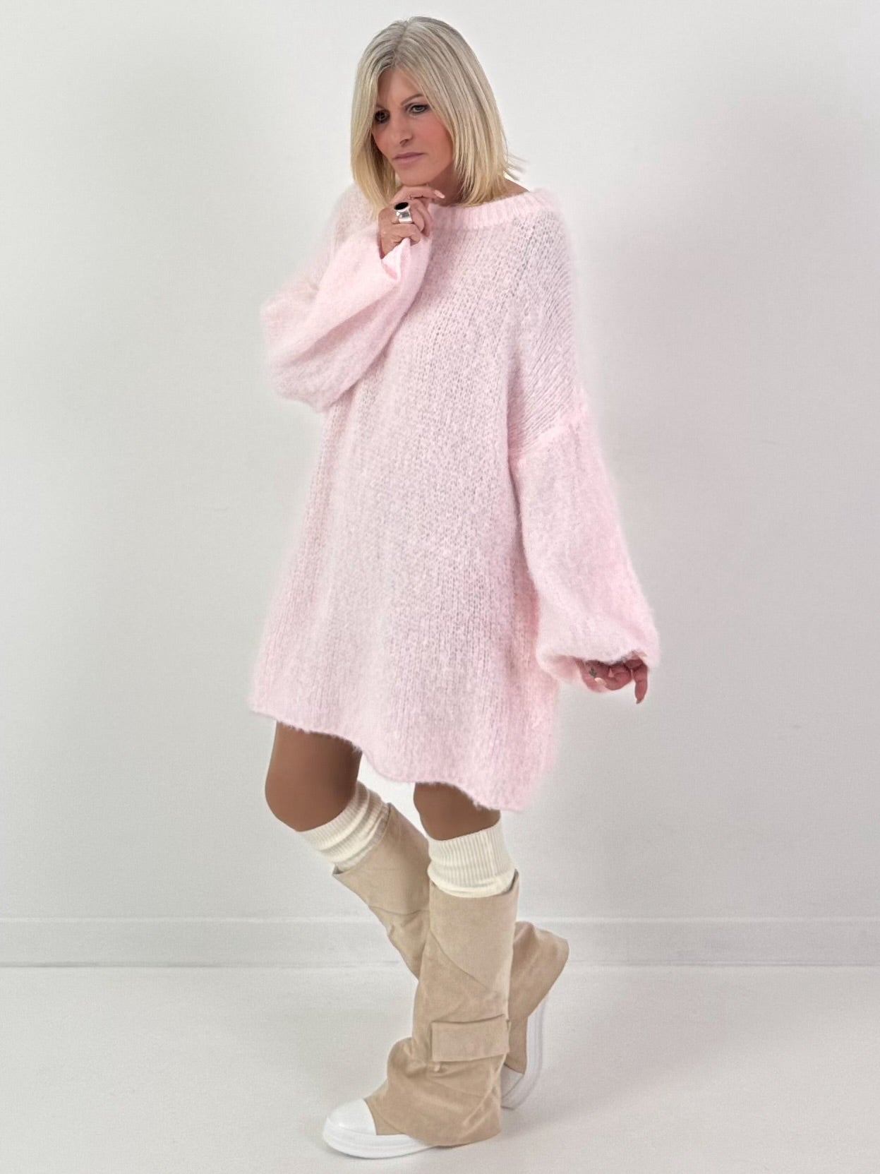 Long pullover/dress model "Soft Aura" - baby pink