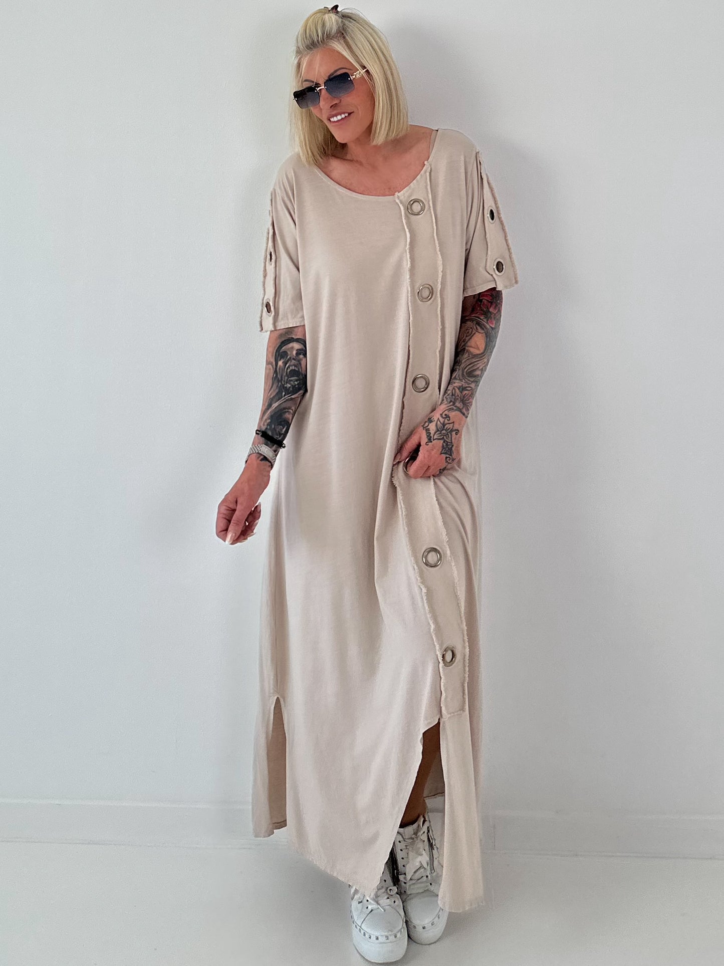 T-Shirt Kleid mit Ösen -beige
