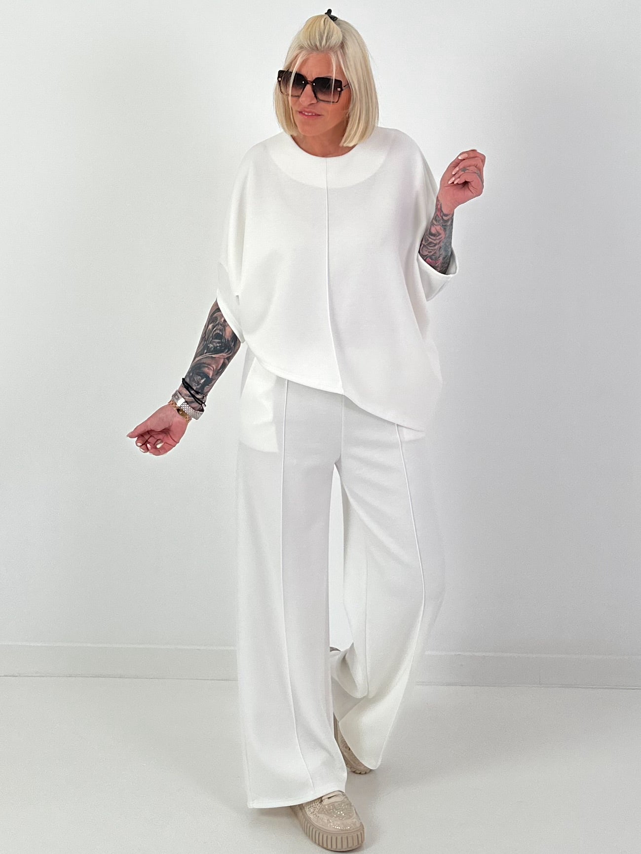 Two-piece set with asymmetrical shirt - white