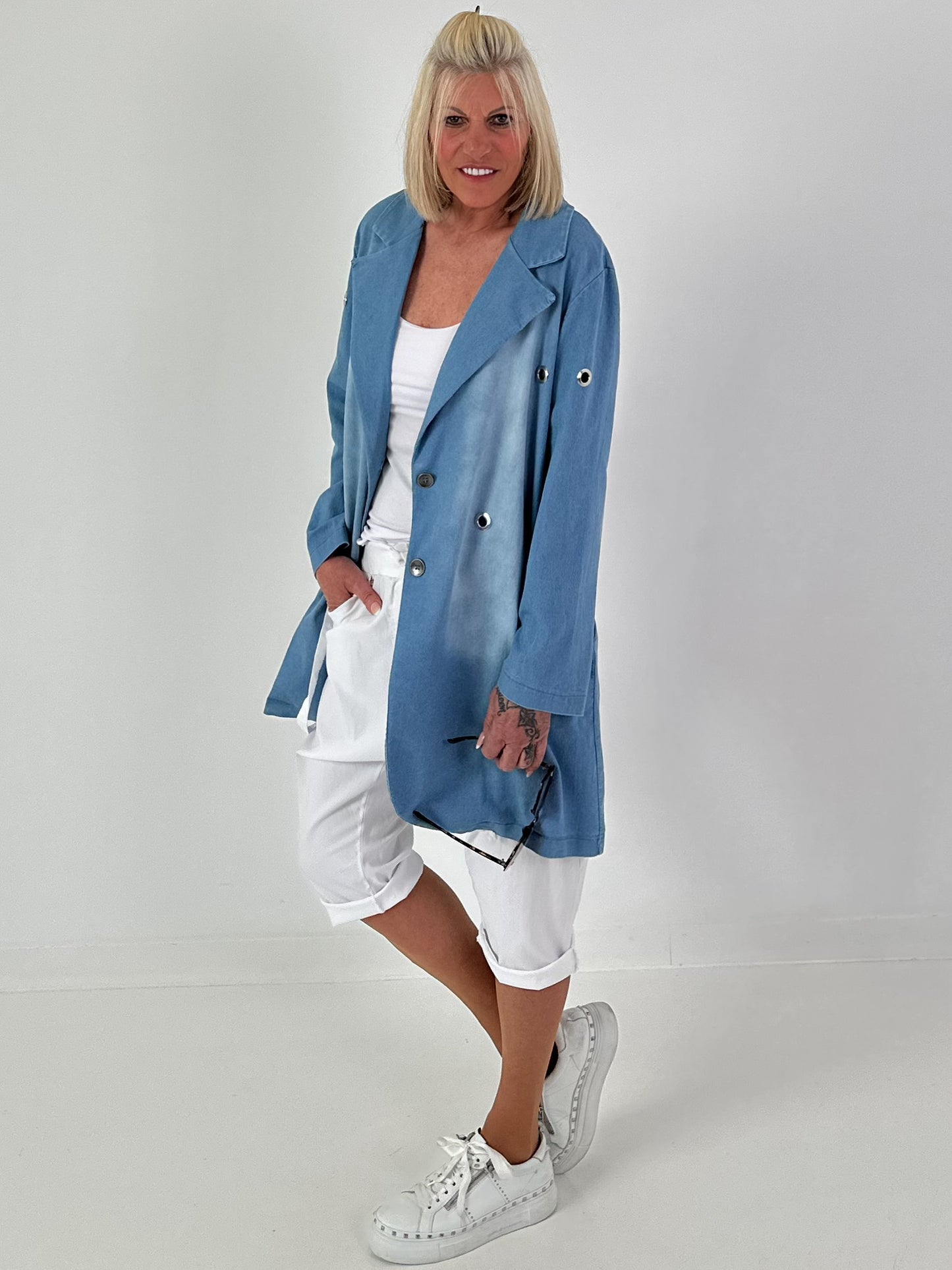 Oversized short coat with eyelets - light blue
