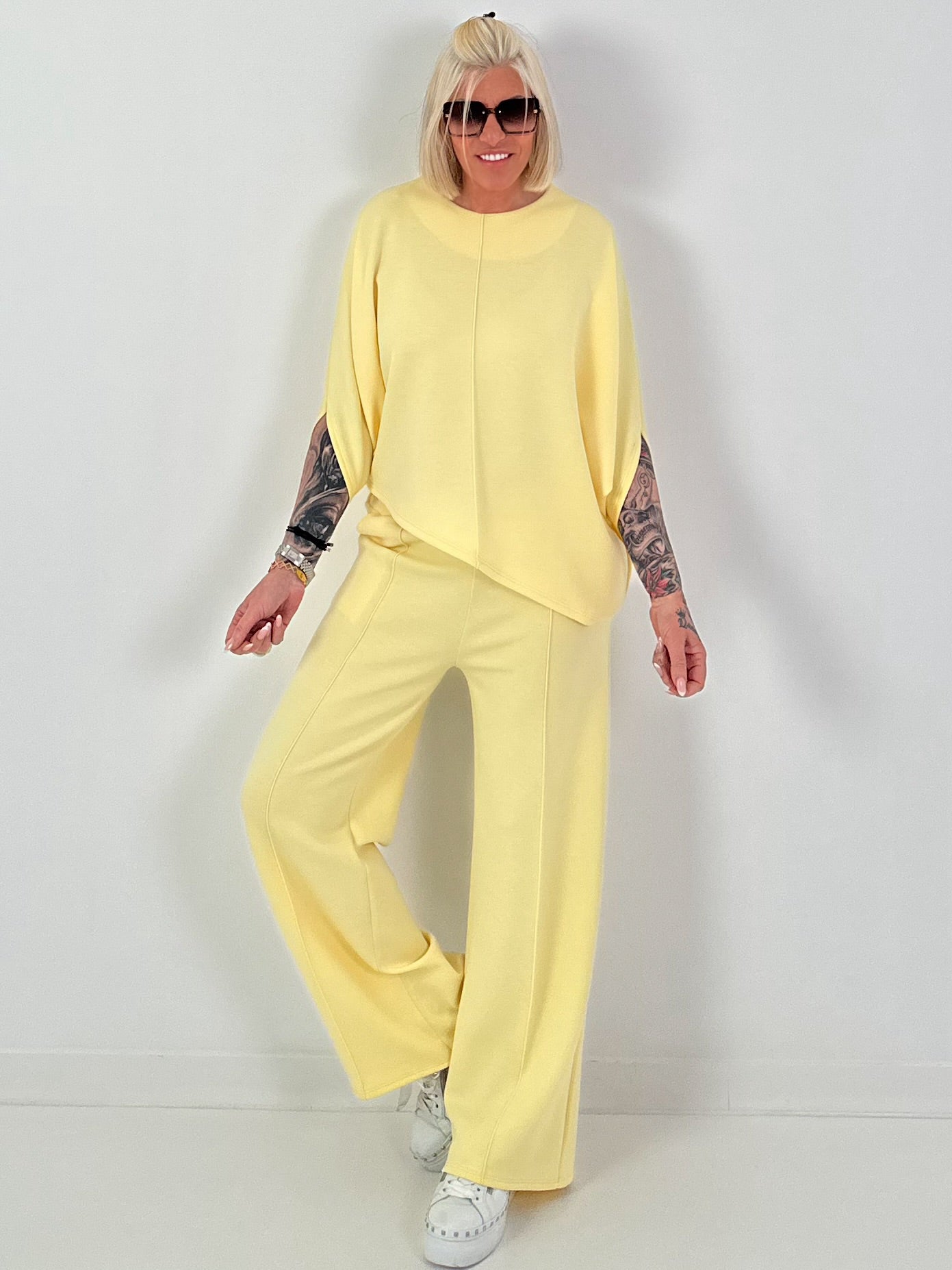 Two-piece set with asymmetrical shirt - yellow