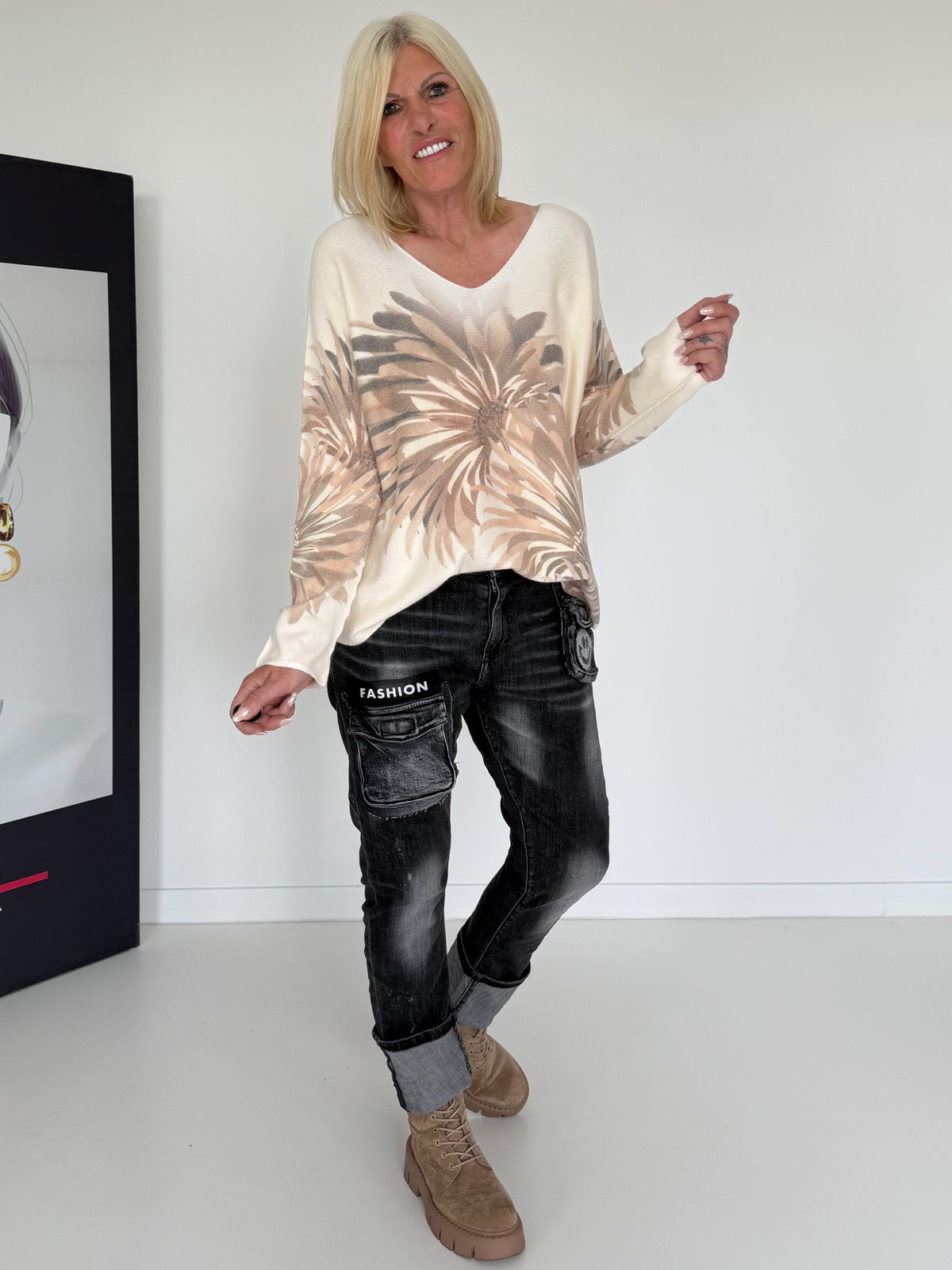 Pullover mit V-Ausschnitt und Botanical-Print - creme-taupe