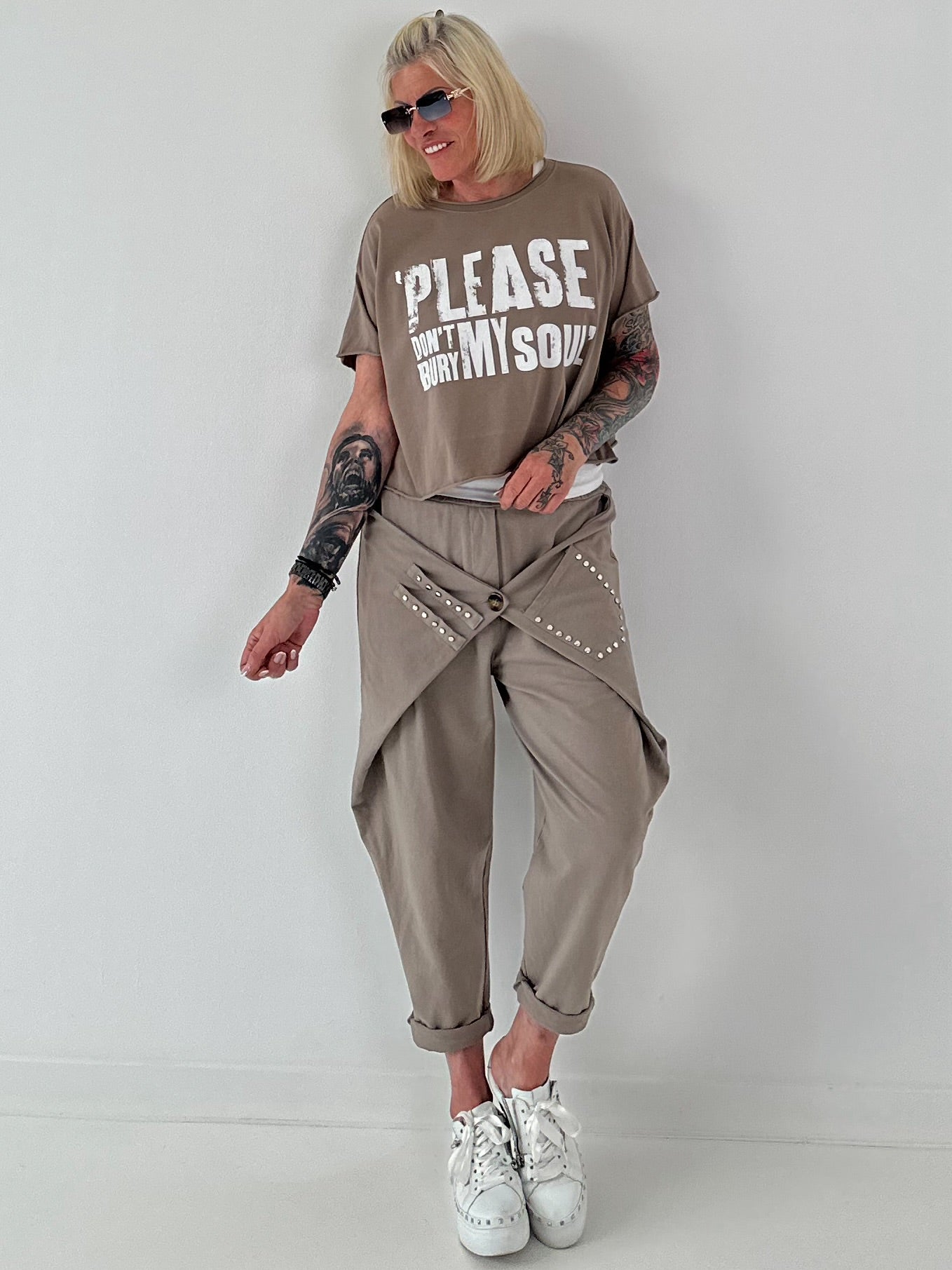 Kurzes Kastiges Shirt mit Print - taupe
