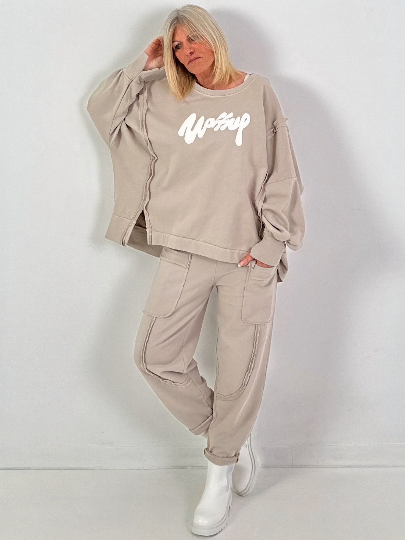 Oversized Sweatshirt Modell "Wassup" - beige