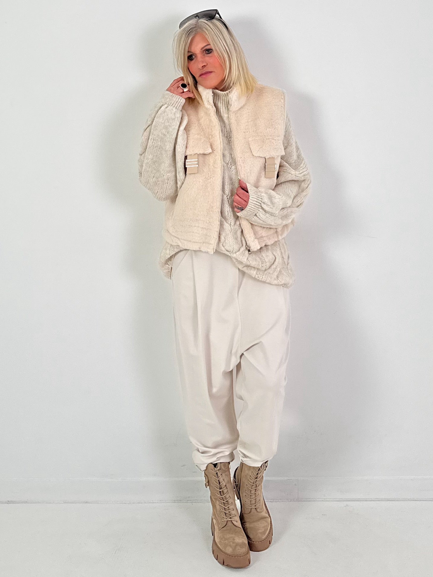 Fur vest model "Perfect Plush" - beige