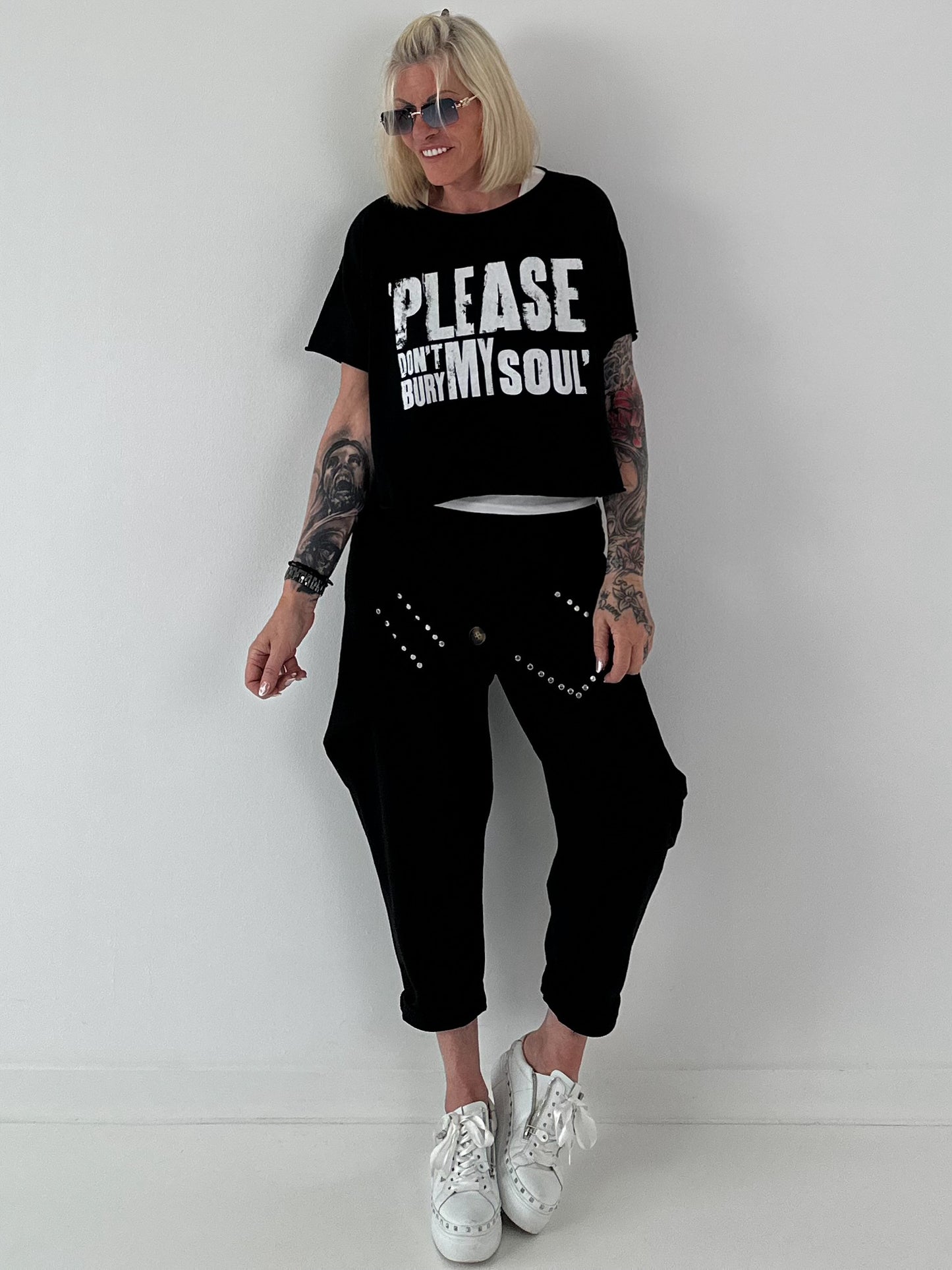 Kurzes Kastiges Shirt mit Print - schwarz