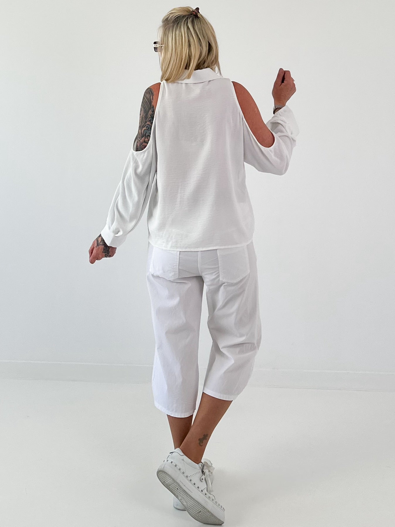 Bluse mit cold shoulder Detail - weiss