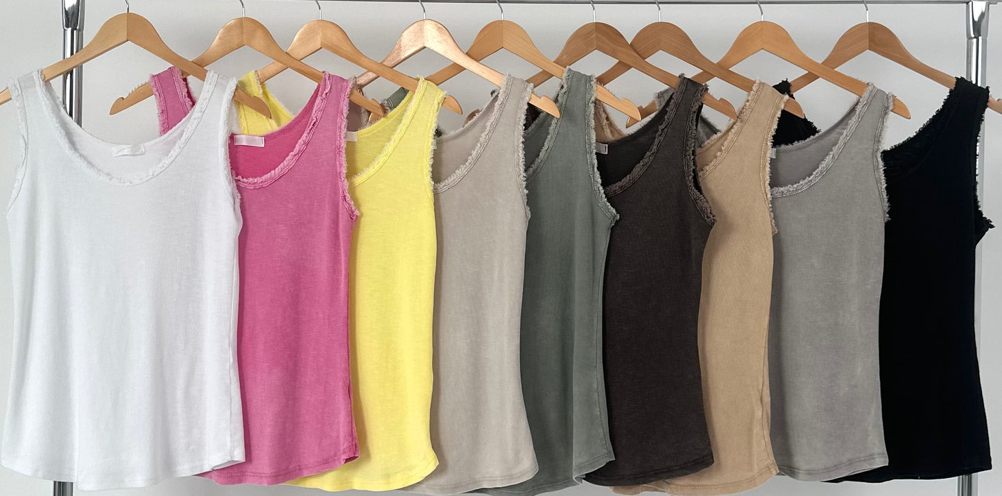 Basic Top mit Fransen-Details - 9 Farben