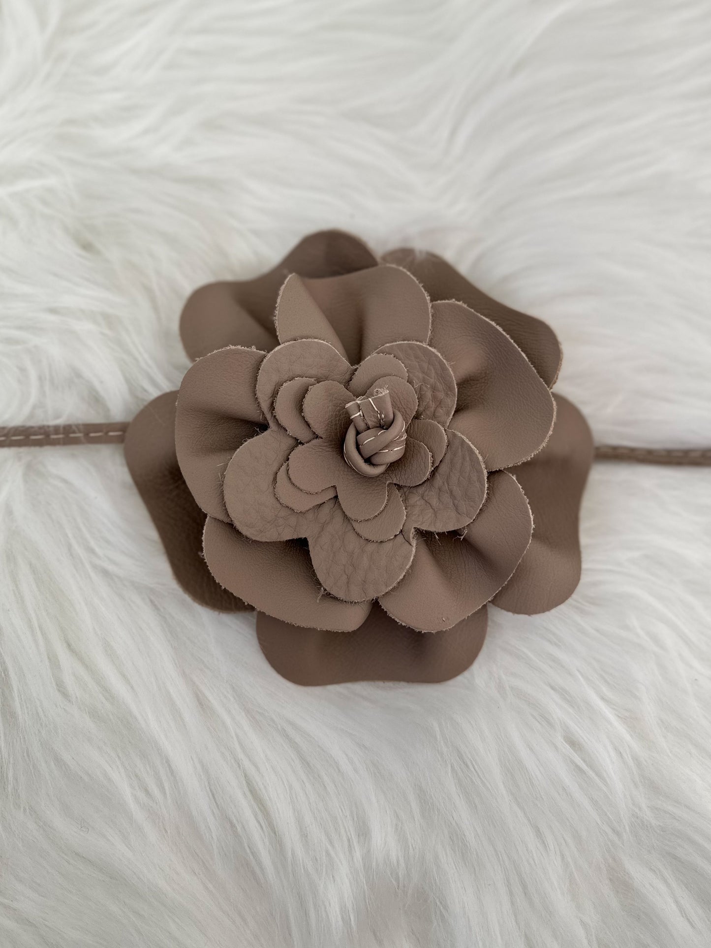 Strikceintuur model "Floral Flow" - taupe