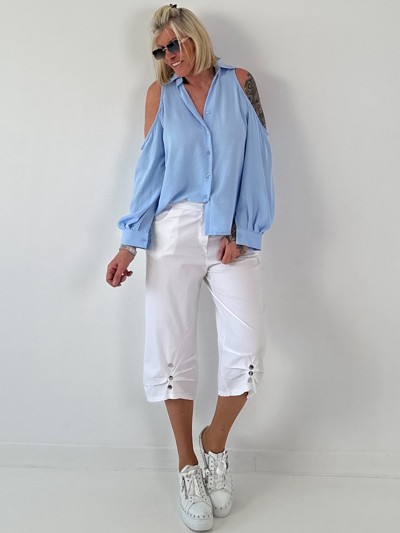 Bluse mit cold shoulder Detail - hellblau
