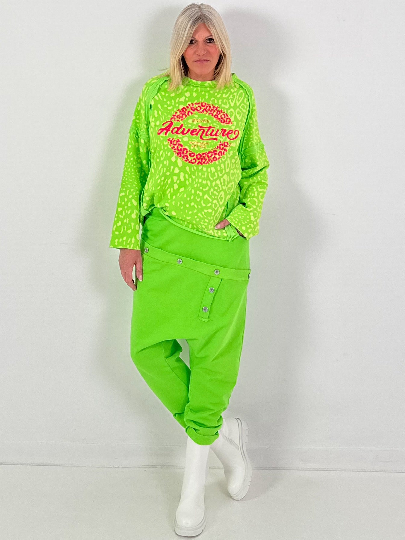 Oversized Sweatshirt Modell "Breave Adventure" - apfelgrün