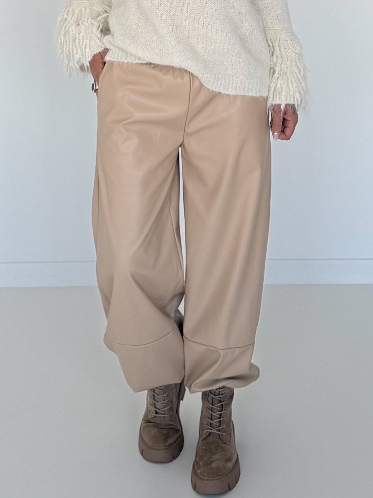 Vegane Lederhose 2 Looks - beige