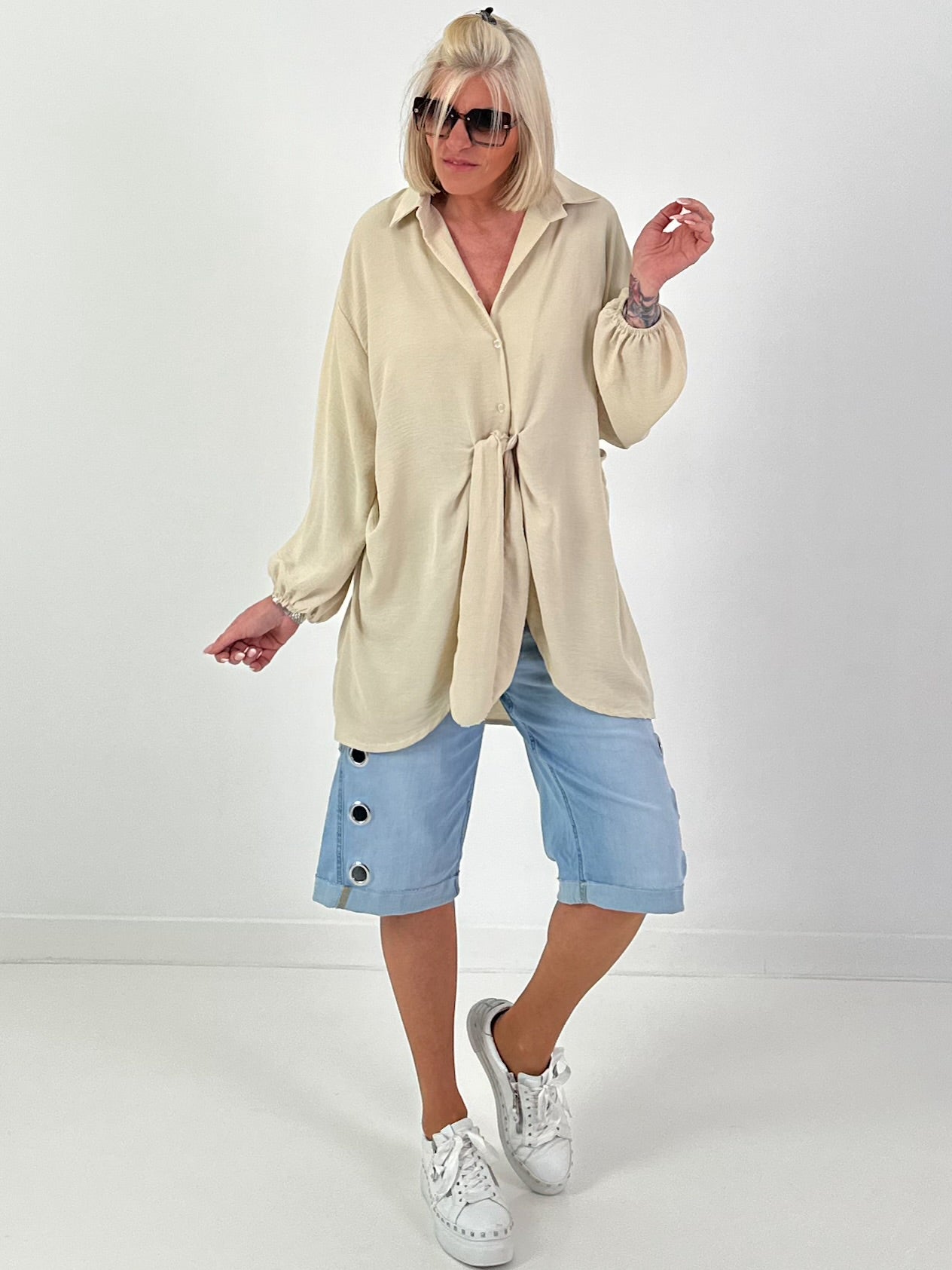 Jeansshort mit silbernen Ösen - denim