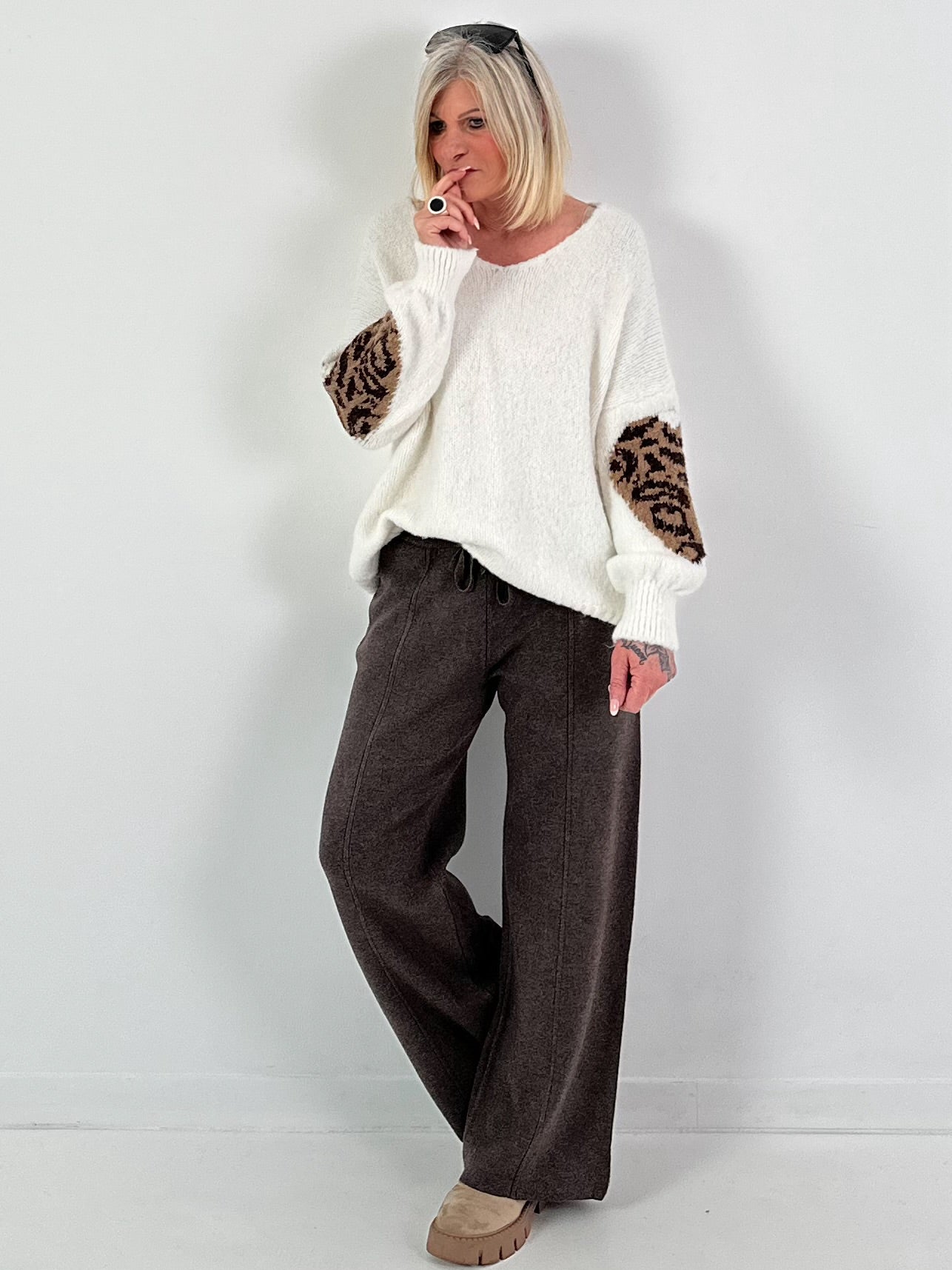 V-hals gebreide trui model "Leo Love" - ​​​​ecru