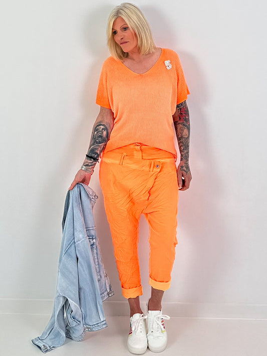 Feinstrick Shirt mit Brosche - neonorange