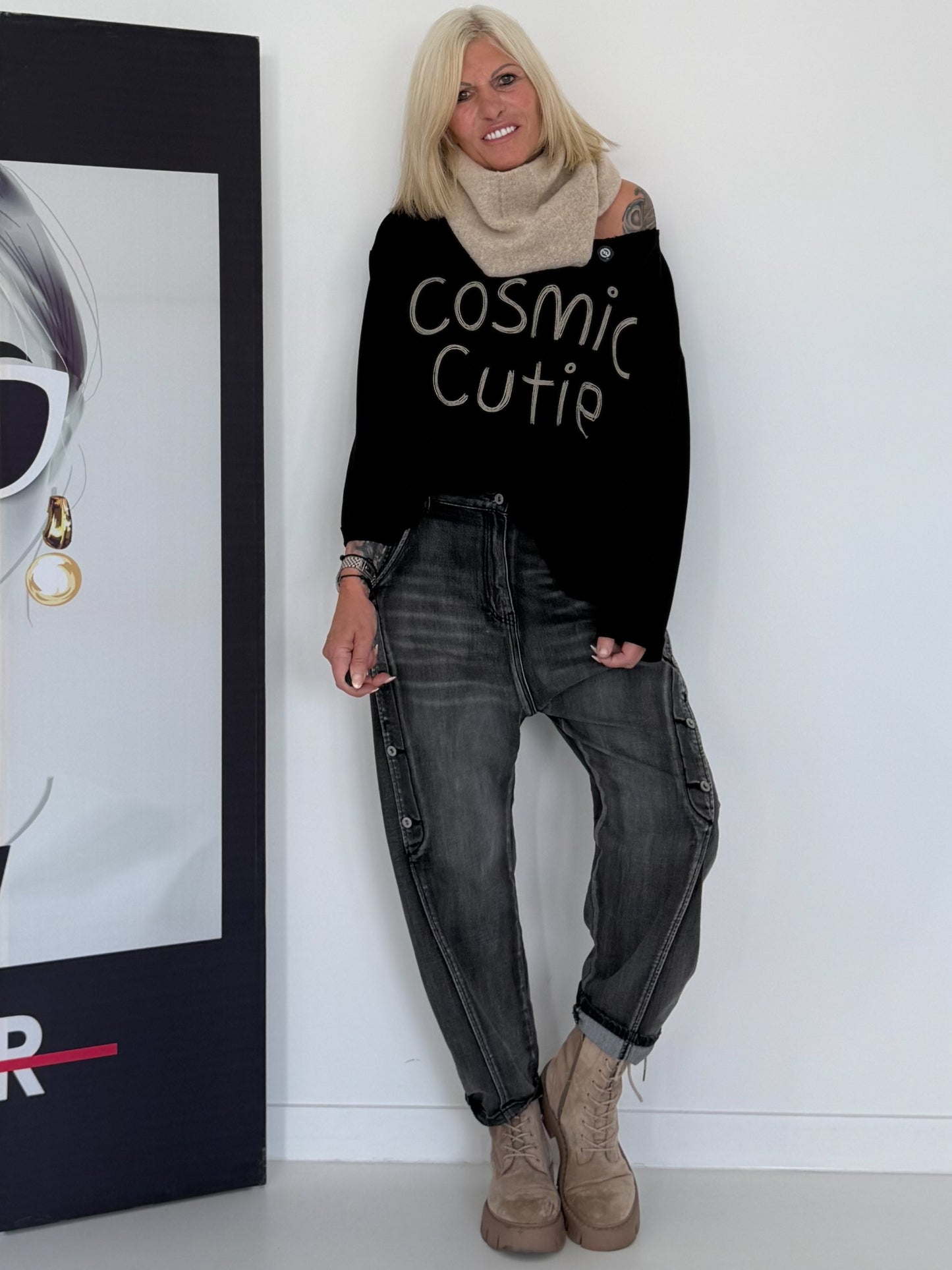 Sweater Cosmic Cutie - schwarz
