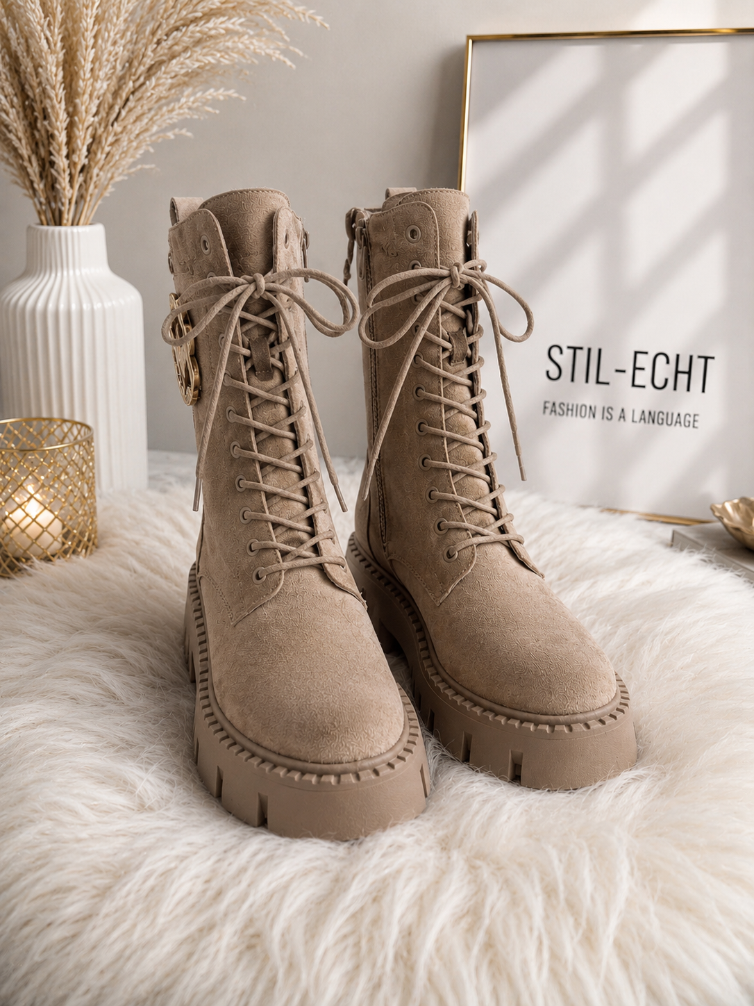 Bootie in Wildleder Optik mit derber Sohle - beige