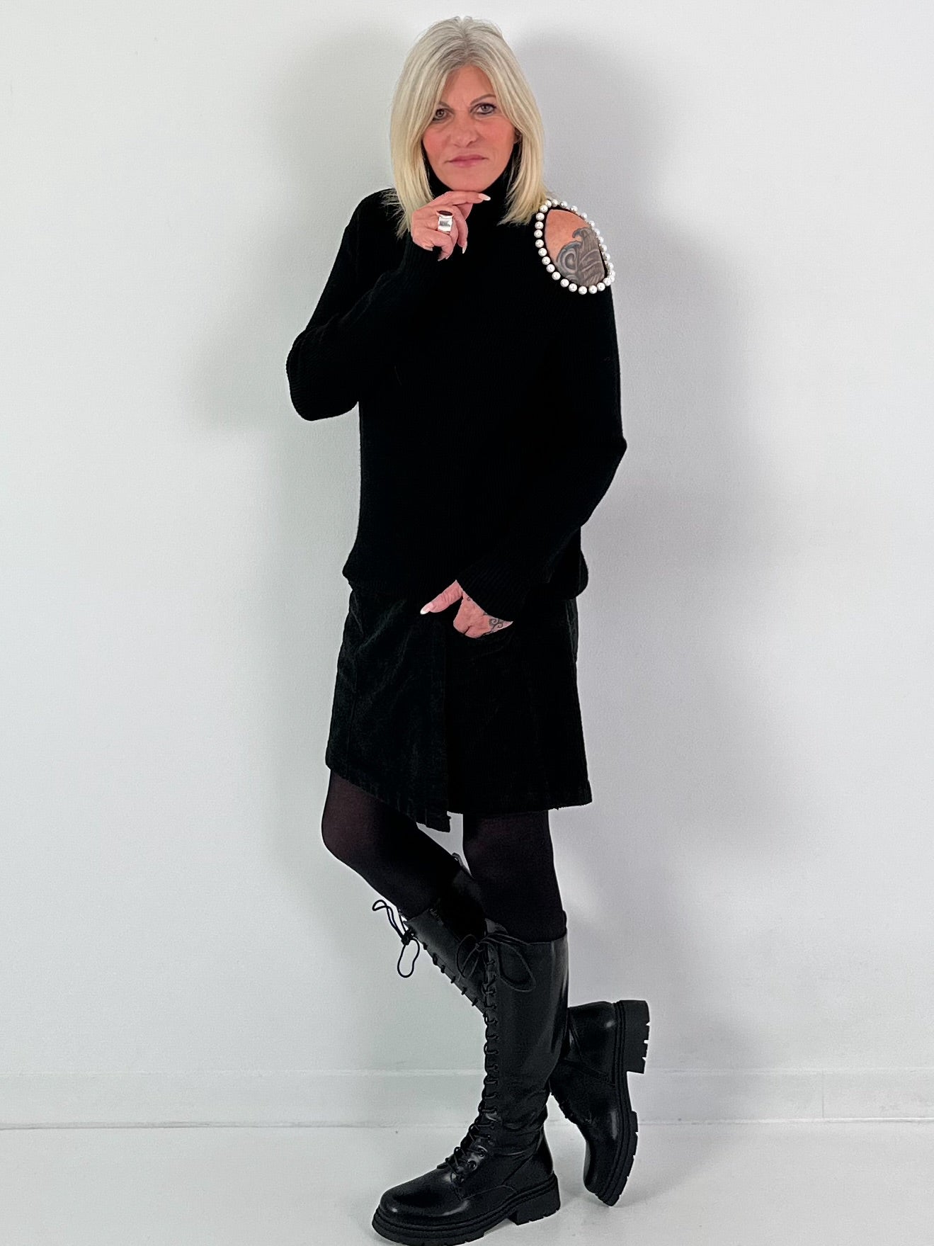 Open schouder trui model "Pearl Edge" - zwart