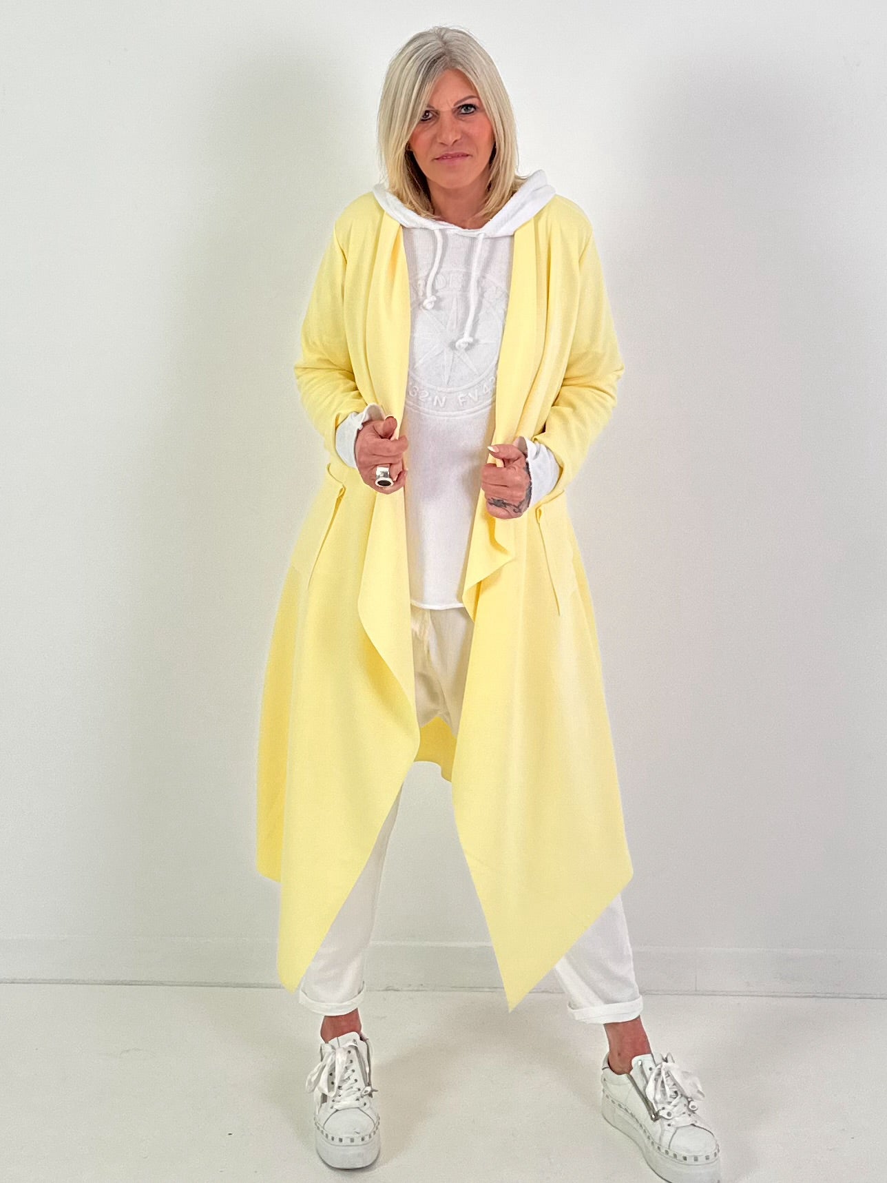 Mantel Modell "Velvet Breeze" - gelb