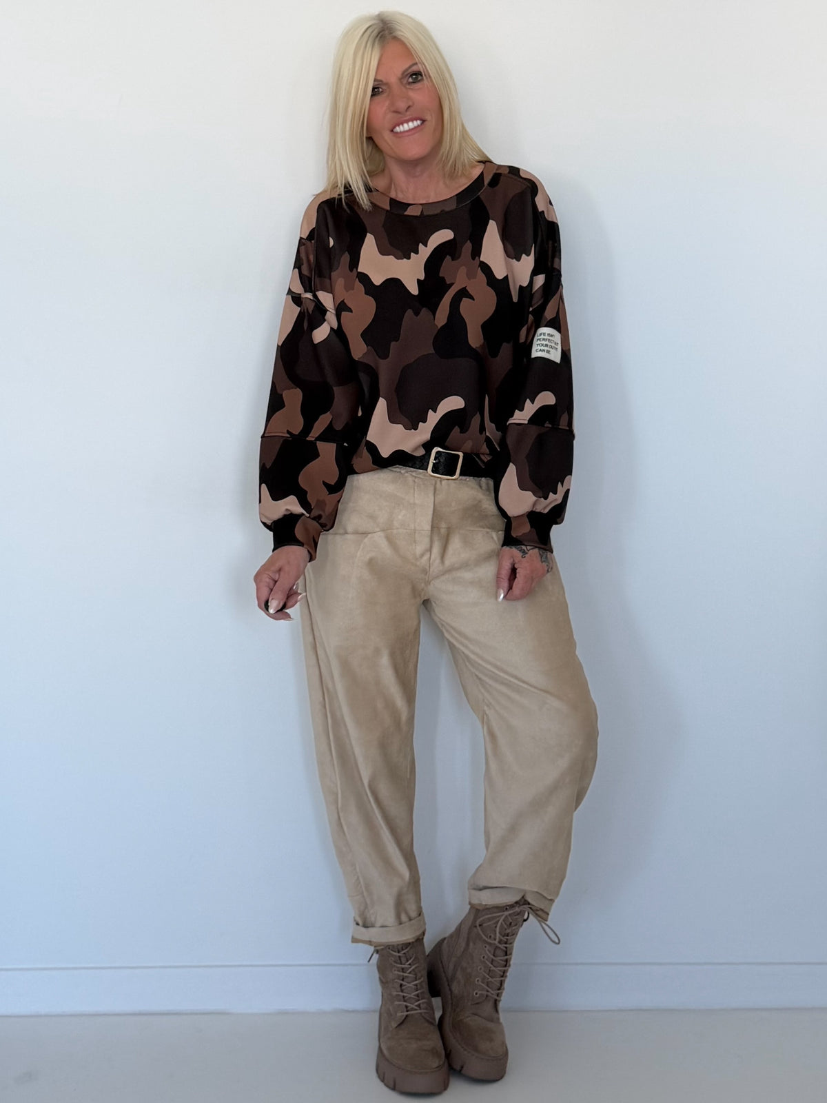Sweater mit Allover-Camouflage-Print - mokka-camel-mehrfarbig