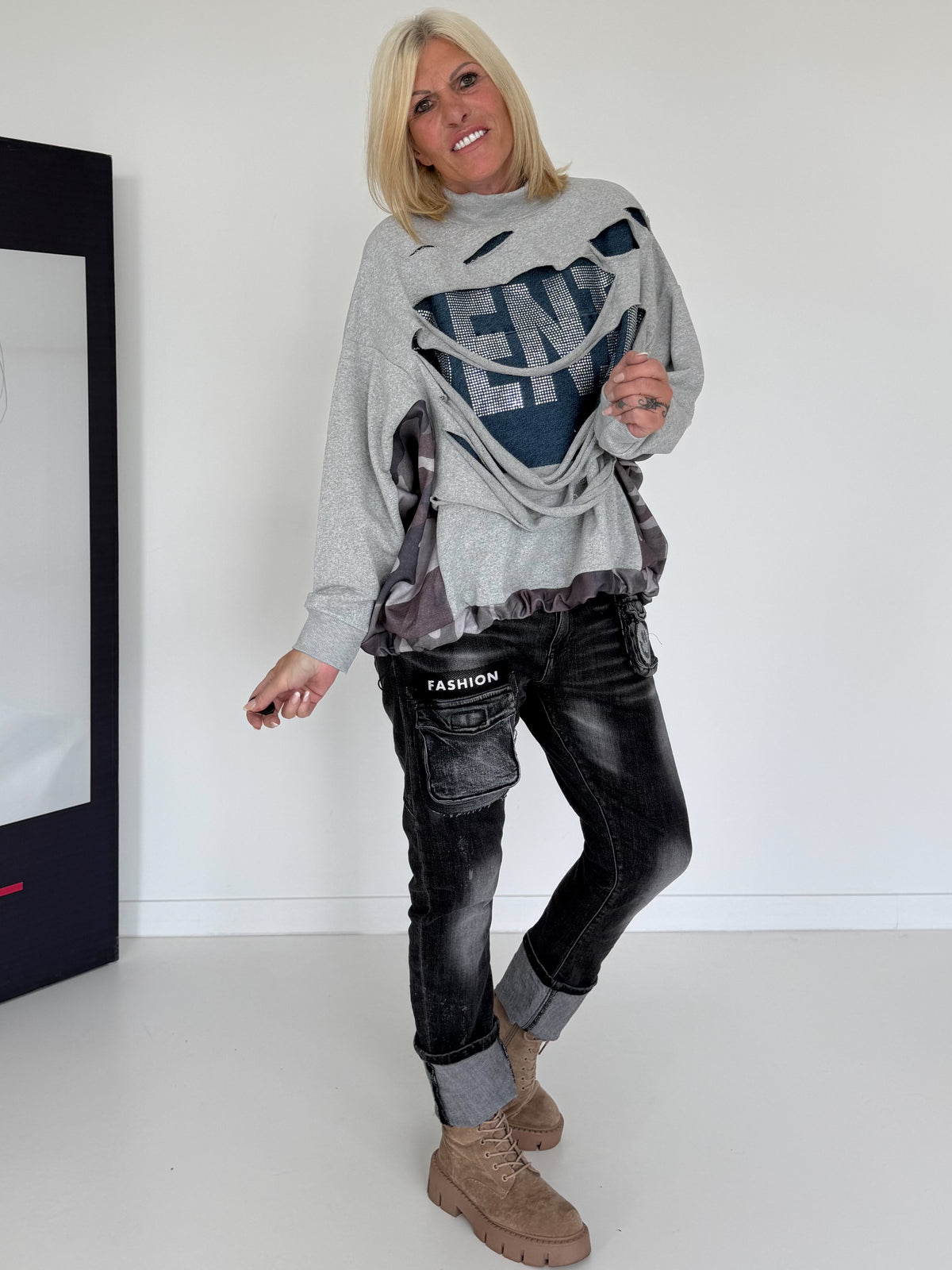 Sweater im Materialmix mit Cut-Outs und Strasssteinen - grau-denim-mehrfarbig