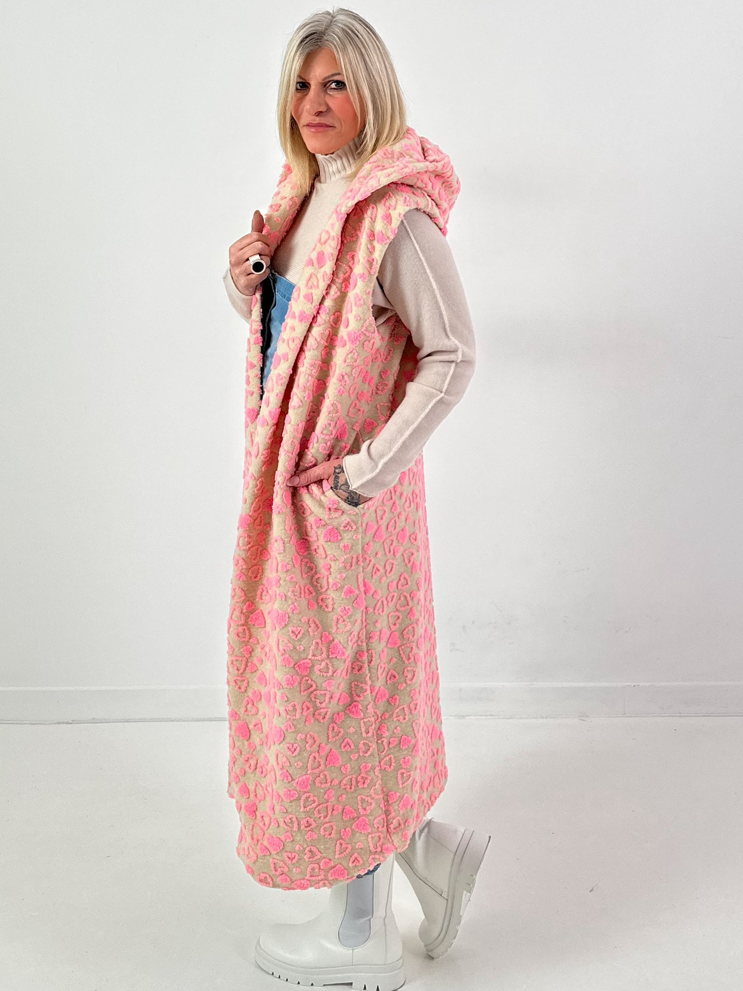 Longweste Modell "Heartly Hug" - beige