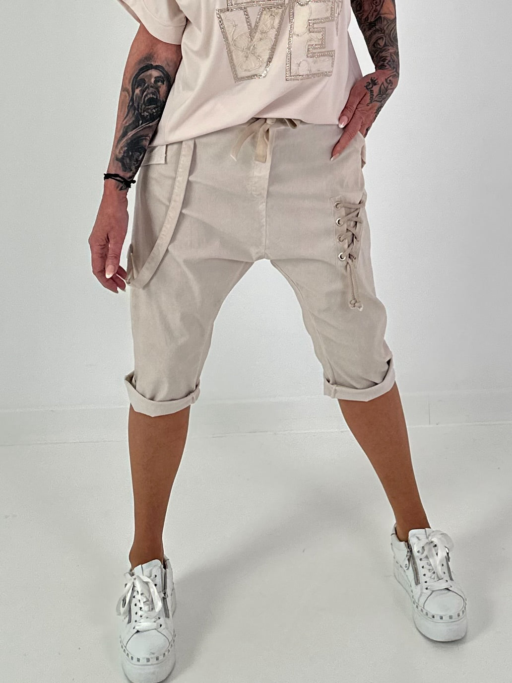 Baggy shorts with tie detail - beige