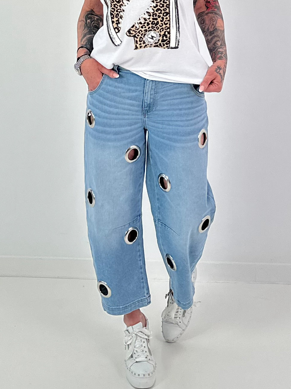 Jeans with large eyelets - denim