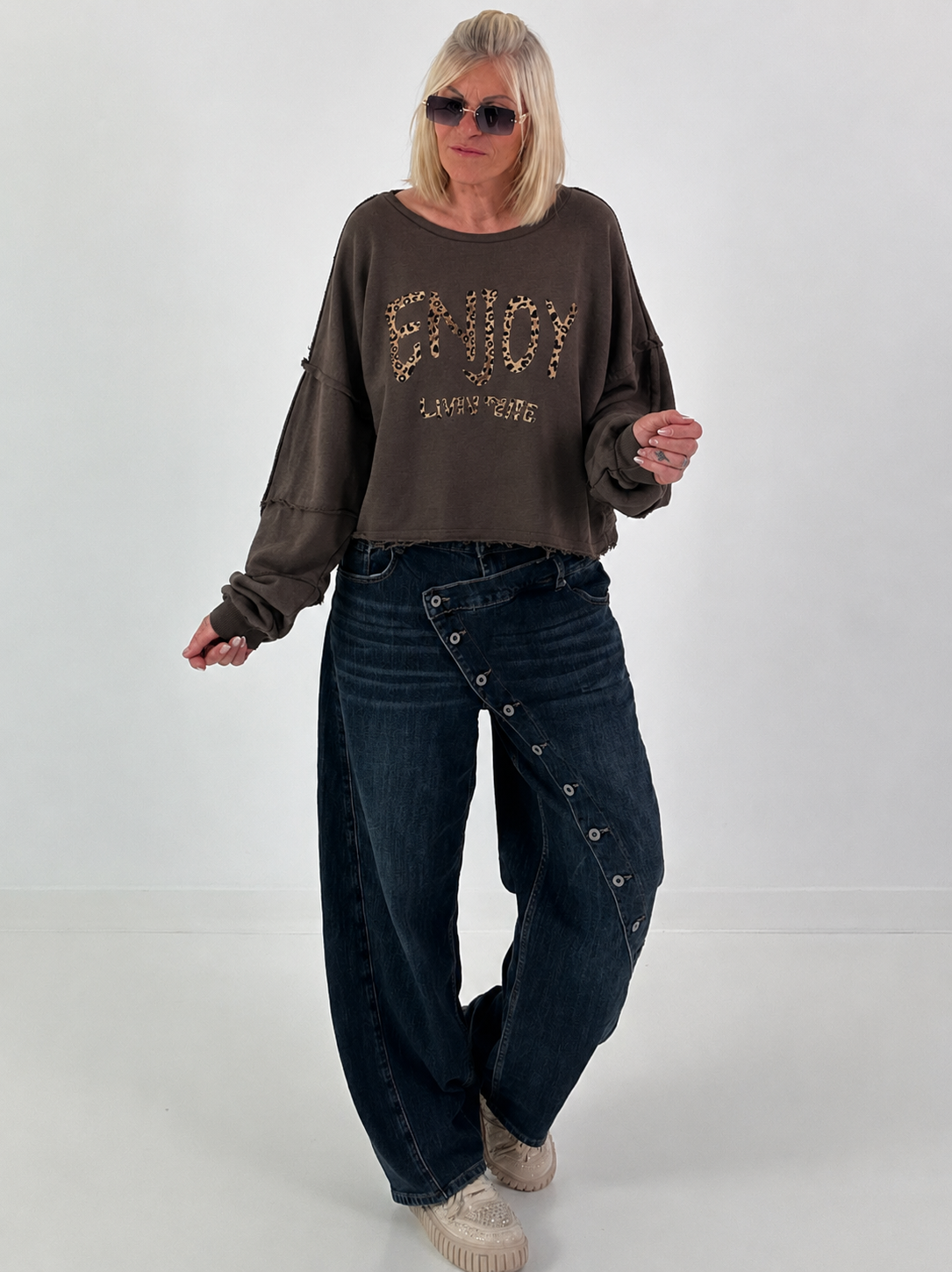 Sweater mit Linksnähten und Print - mokka