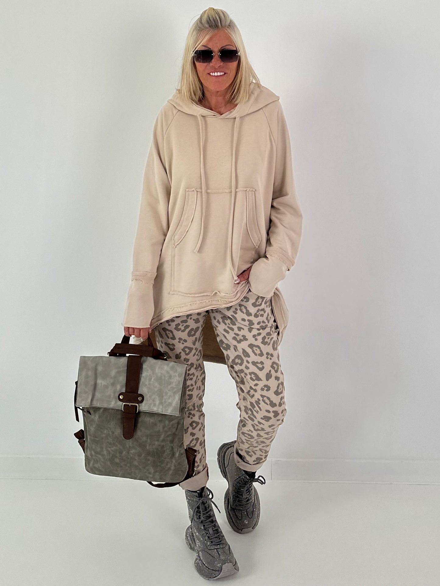 Hose mit elastischem Bund  - leo -beige ( lieferbar ab 15.07.26)