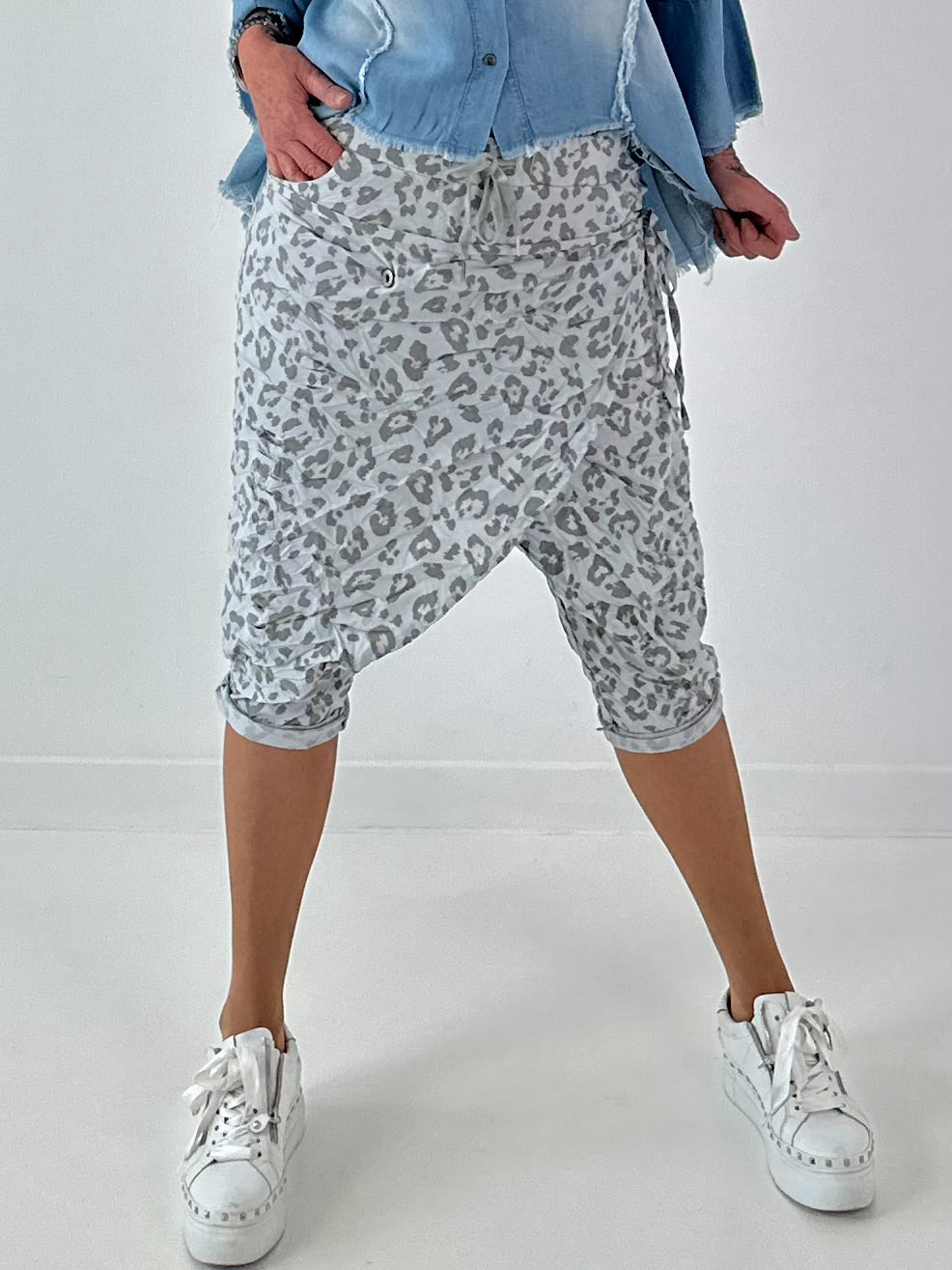 Stylische Hose mit Überwurf im Knit-Look - hellgrau