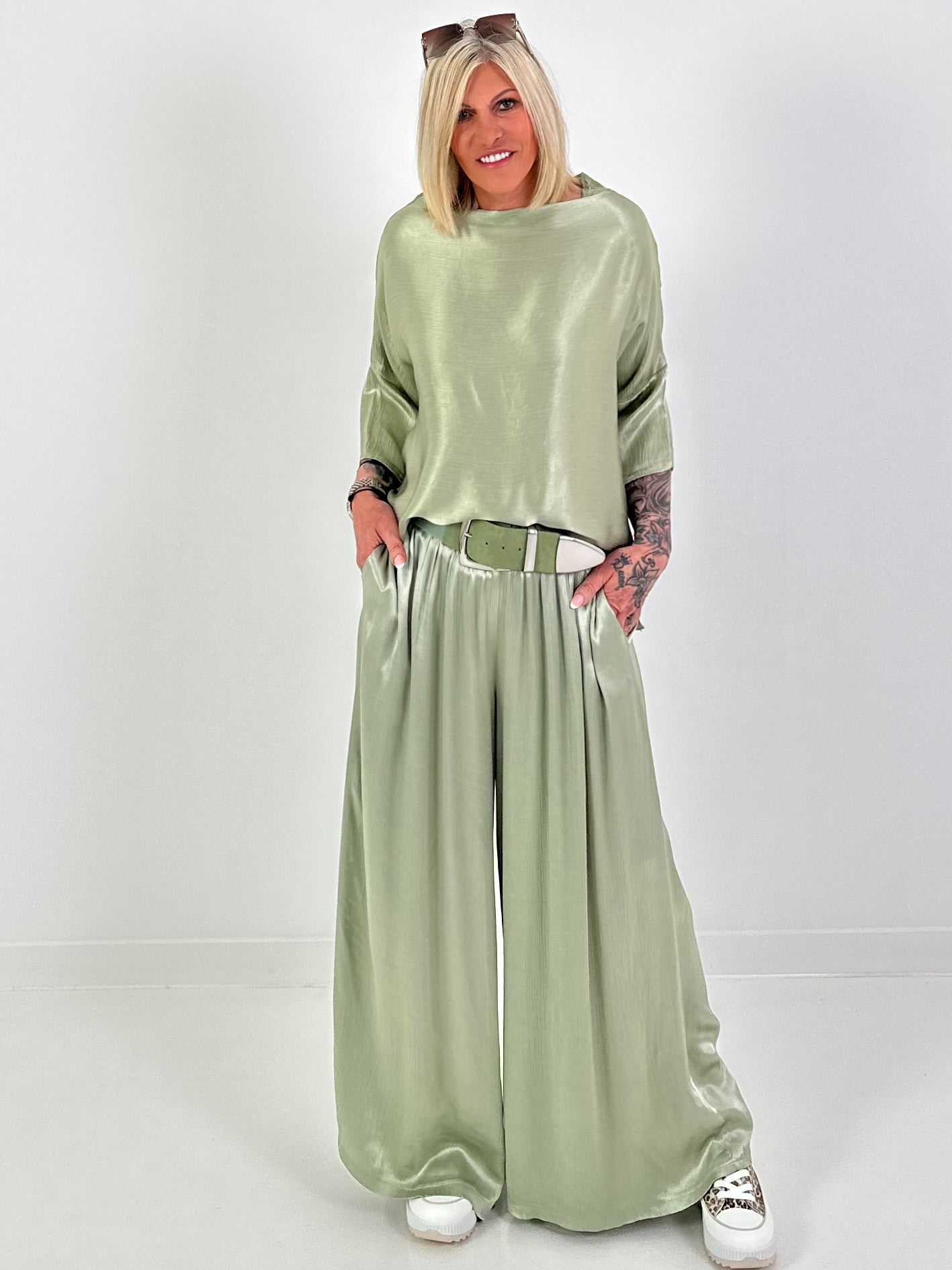 Two-piece set in a satin look - khaki