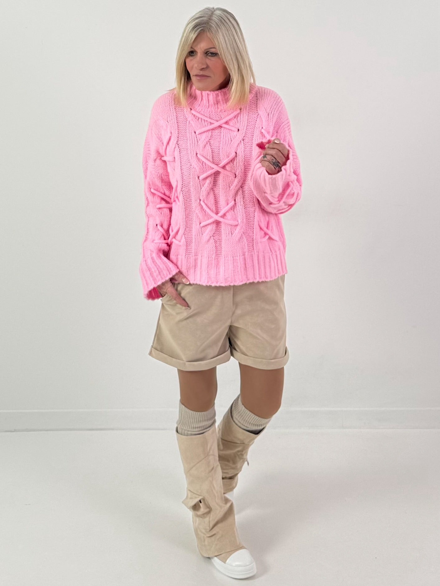 Trui model "Cozy Lace-Up" - roze