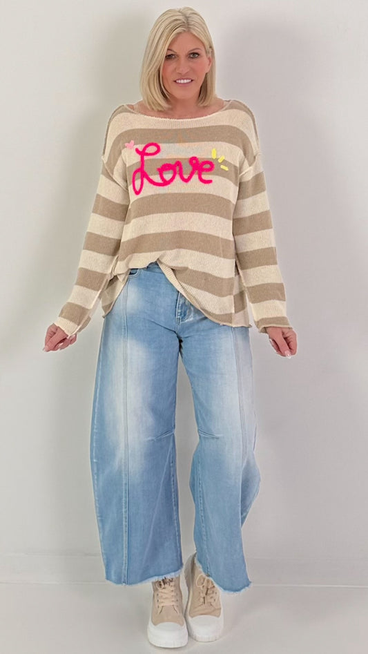 Gestreepte gebreide trui Love - beige-crème