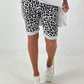 Kurze Hose im Leo Look- weiss