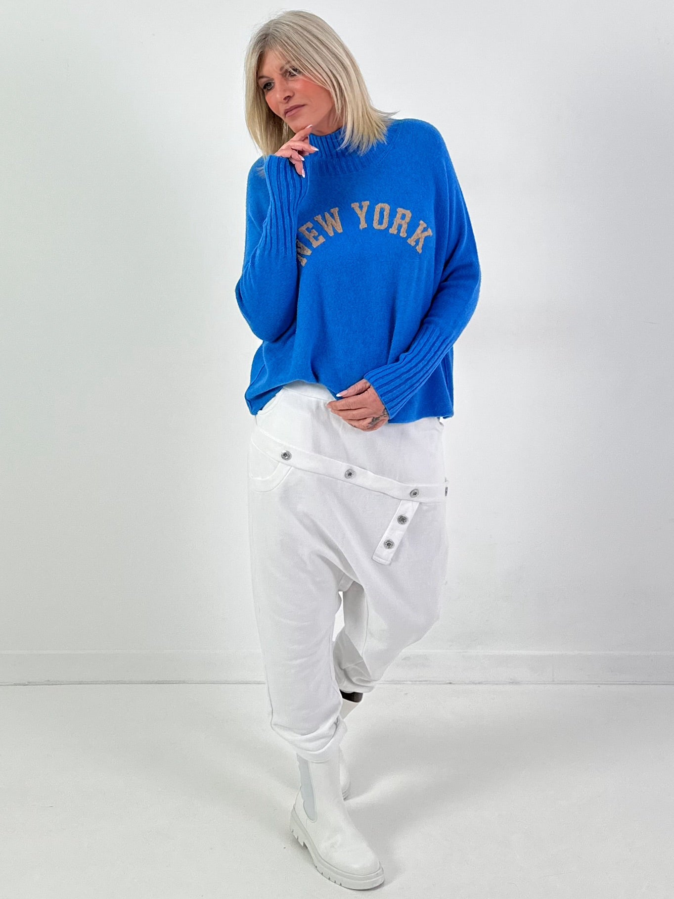 Baggy Hose Modell "Button-Belt" - weiss ( lieferbar ab ca. 12.12.25)