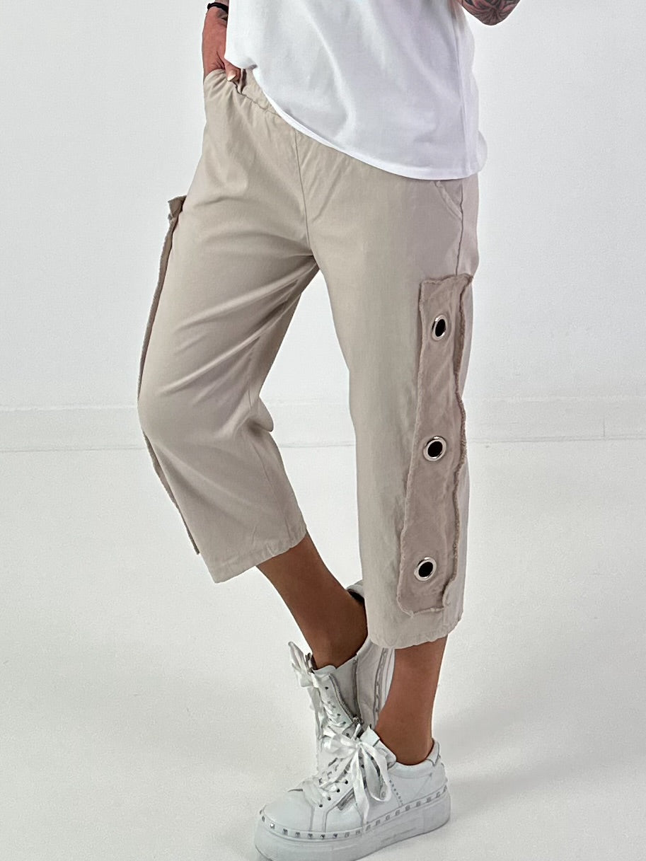 Broek met veteroogjes - beige
