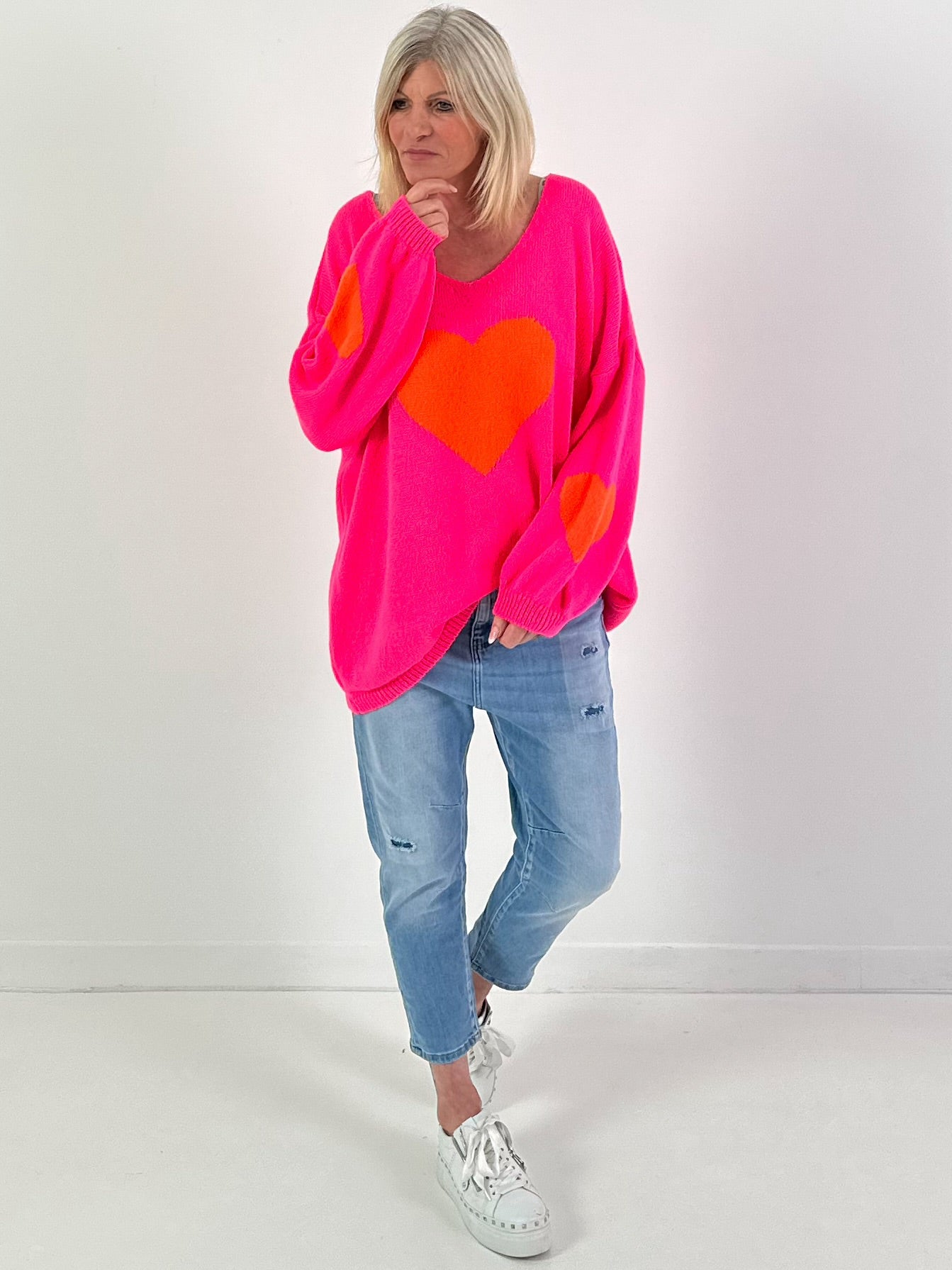 Oversized trui model "Heart Flair" - neonroze
