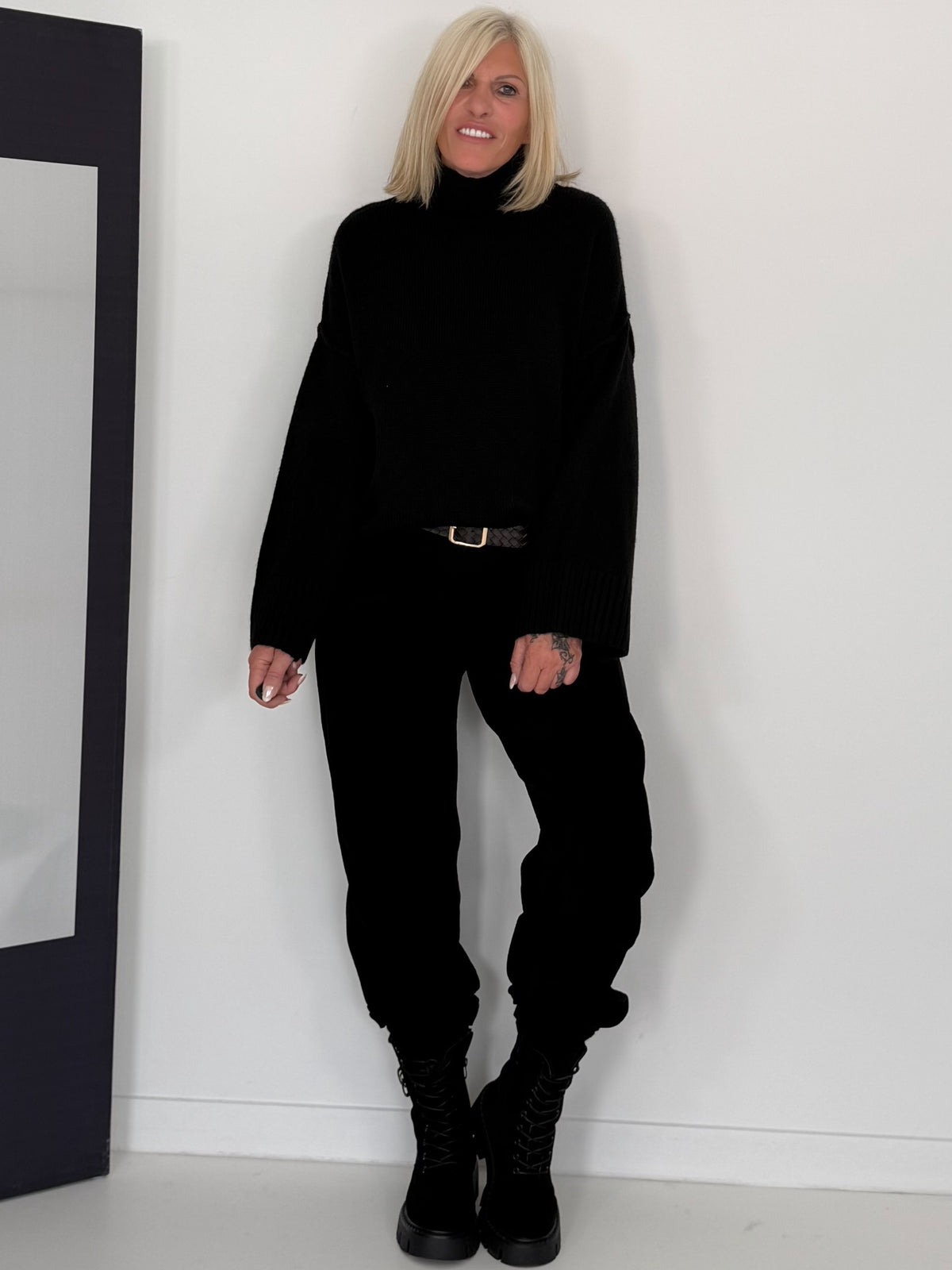Cordhose mit Gürtel - schwarz